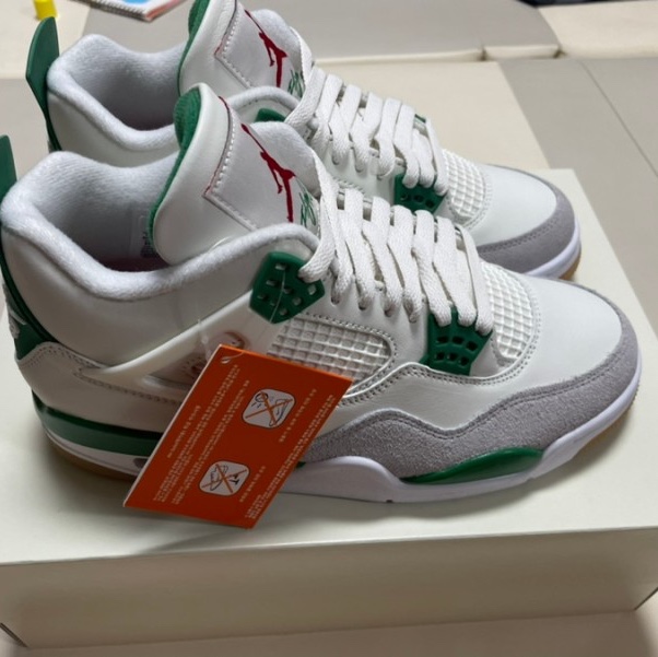 Jordan 4 x Nike SB Retro SP Pine Green 착용 스타일 - 2