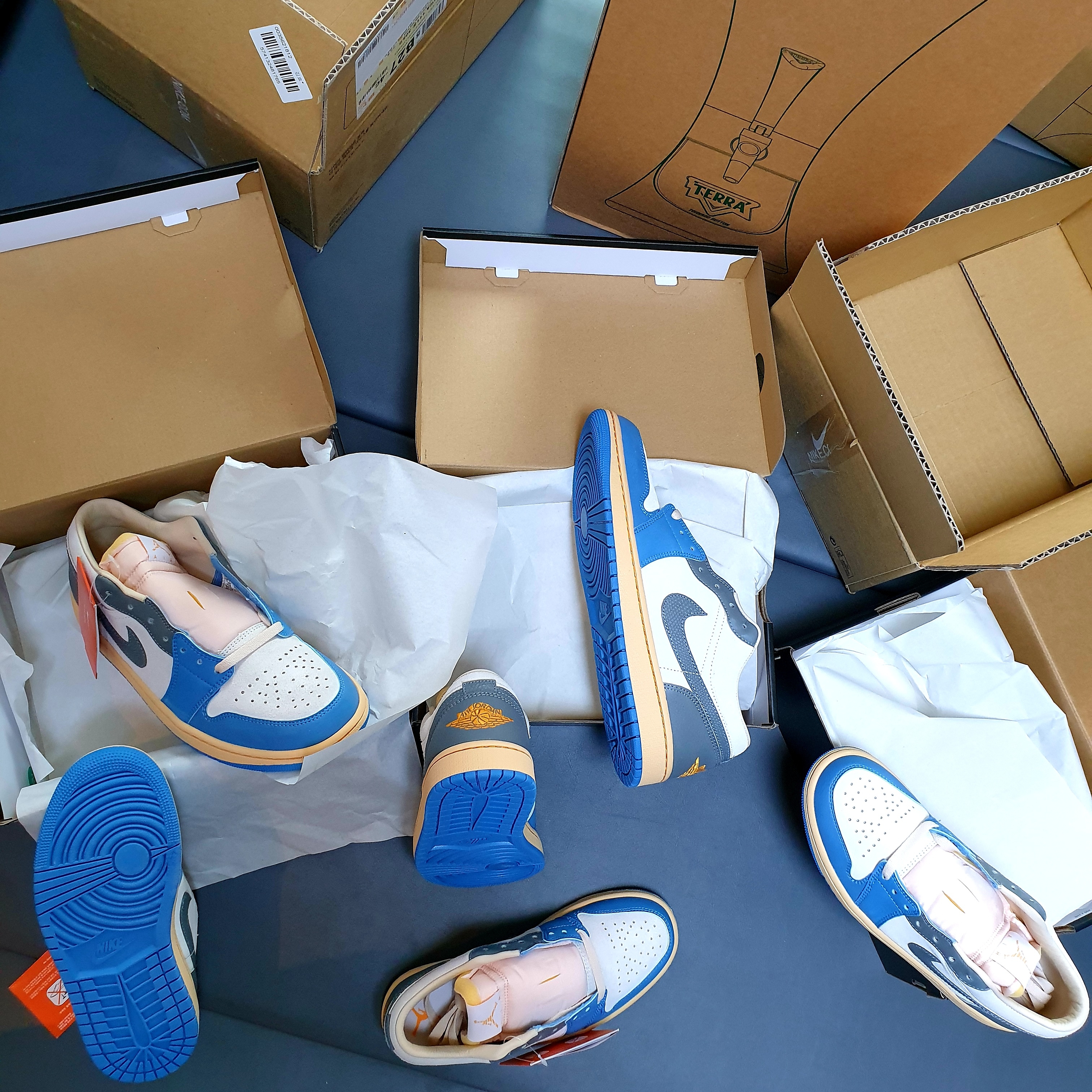 Jordan 1 Low SE Tokyo 96 착용 스타일 - 3