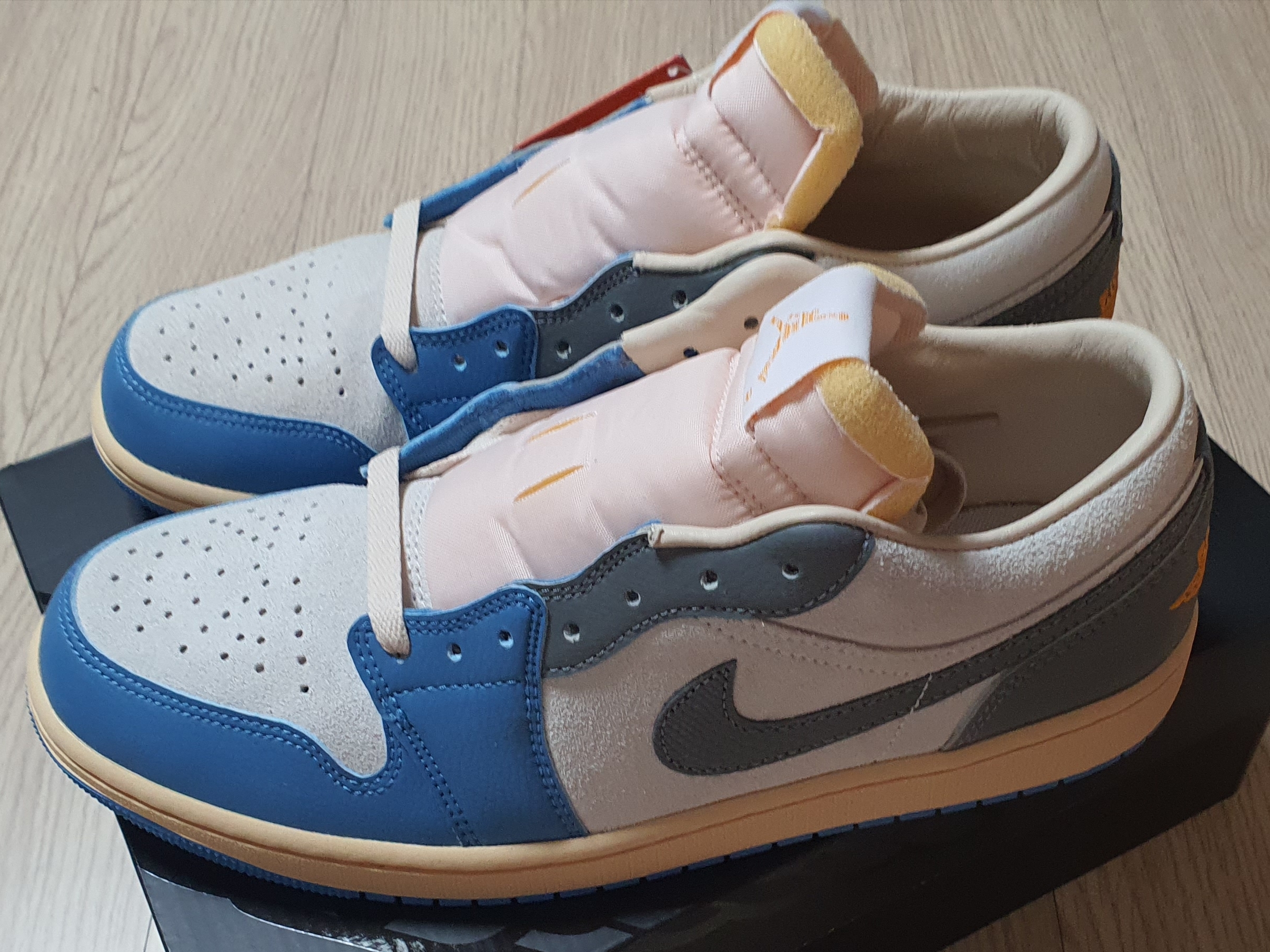 Jordan 1 Low SE Tokyo 96 착용 스타일 - 2