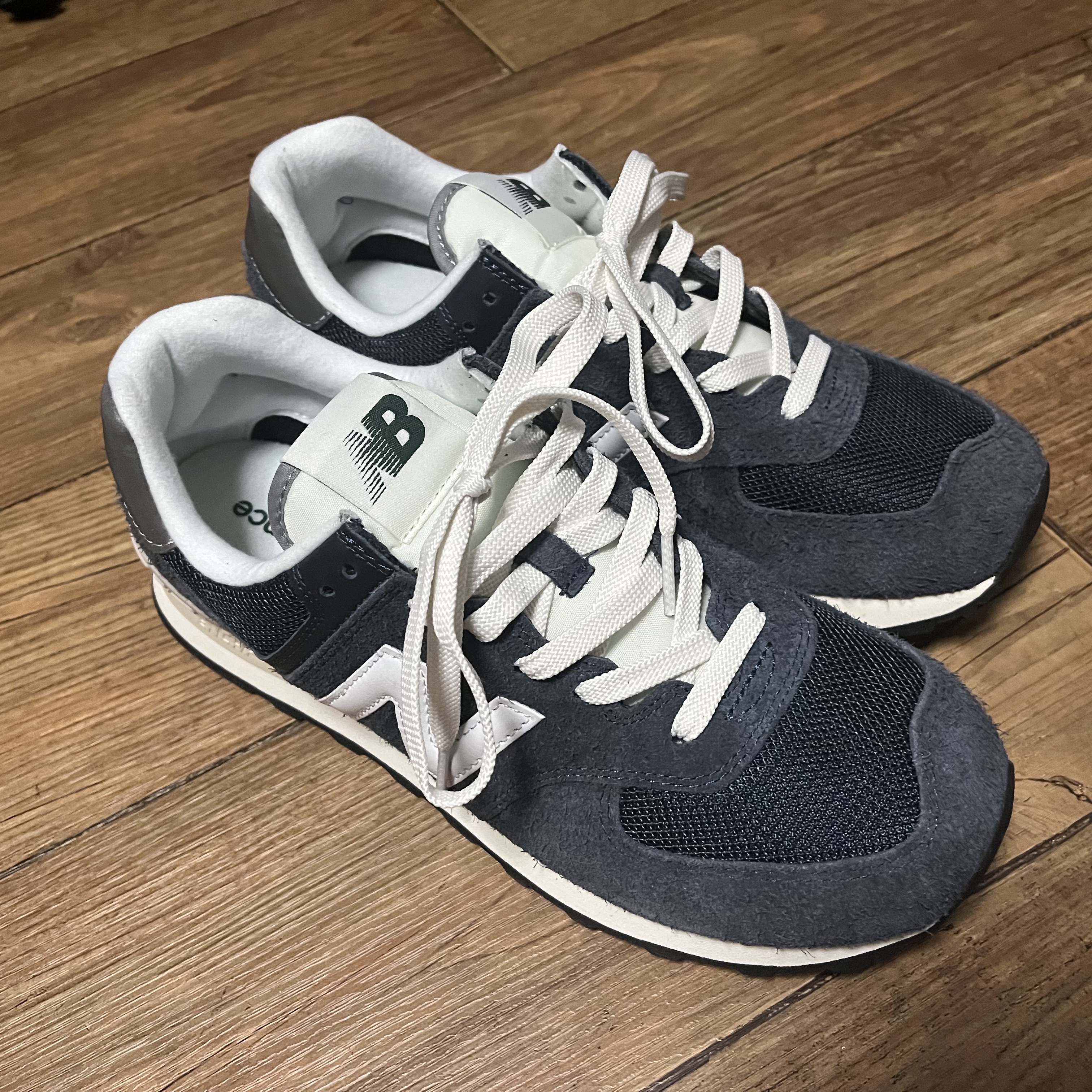 New Balance 574 Heritage Navy 착용 스타일