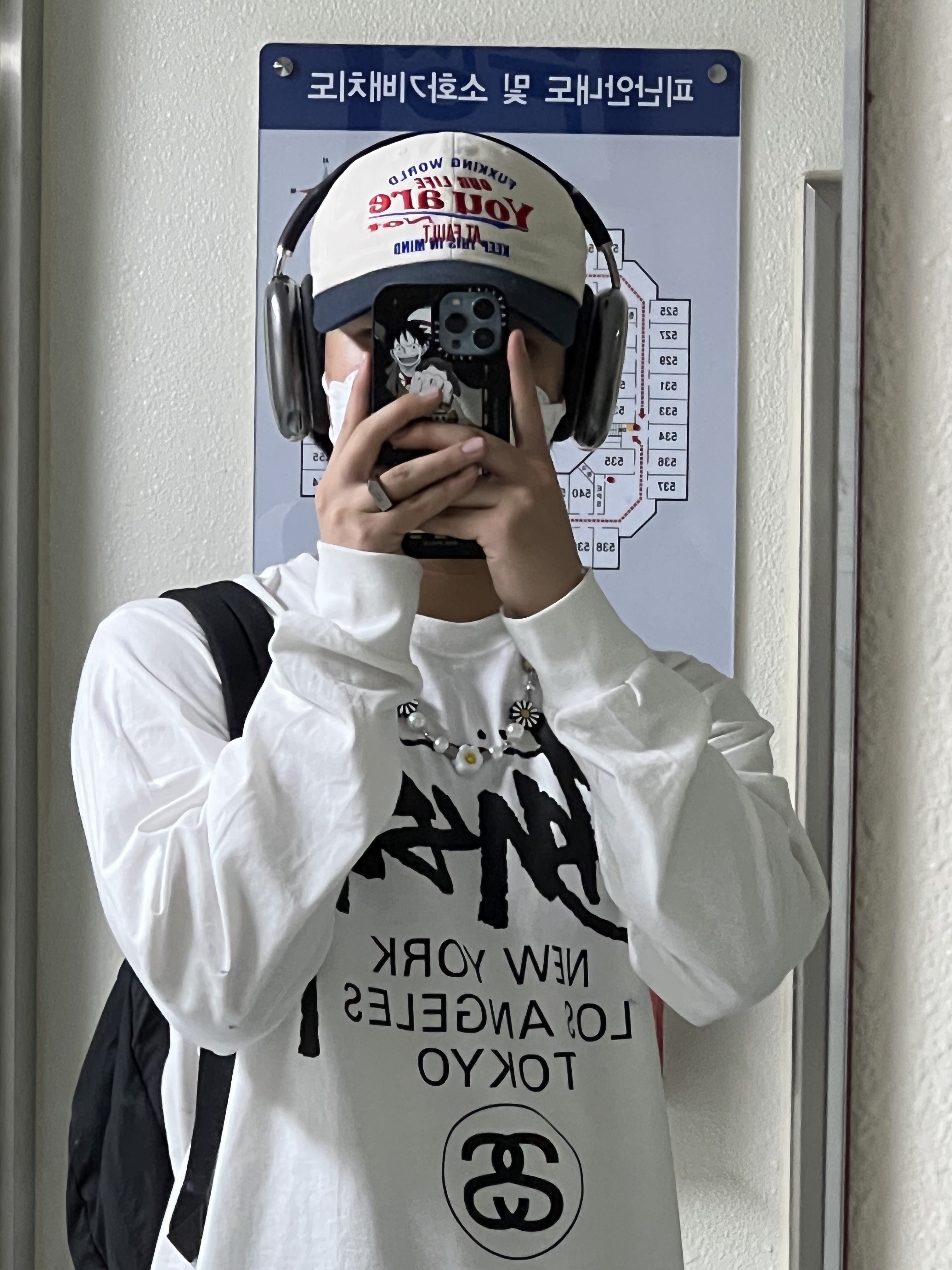 Adidas x Sean Wotherspoon Superstar Superearth Black, Stussy World Tour LS T-Shirt White 착용 스타일 - 2