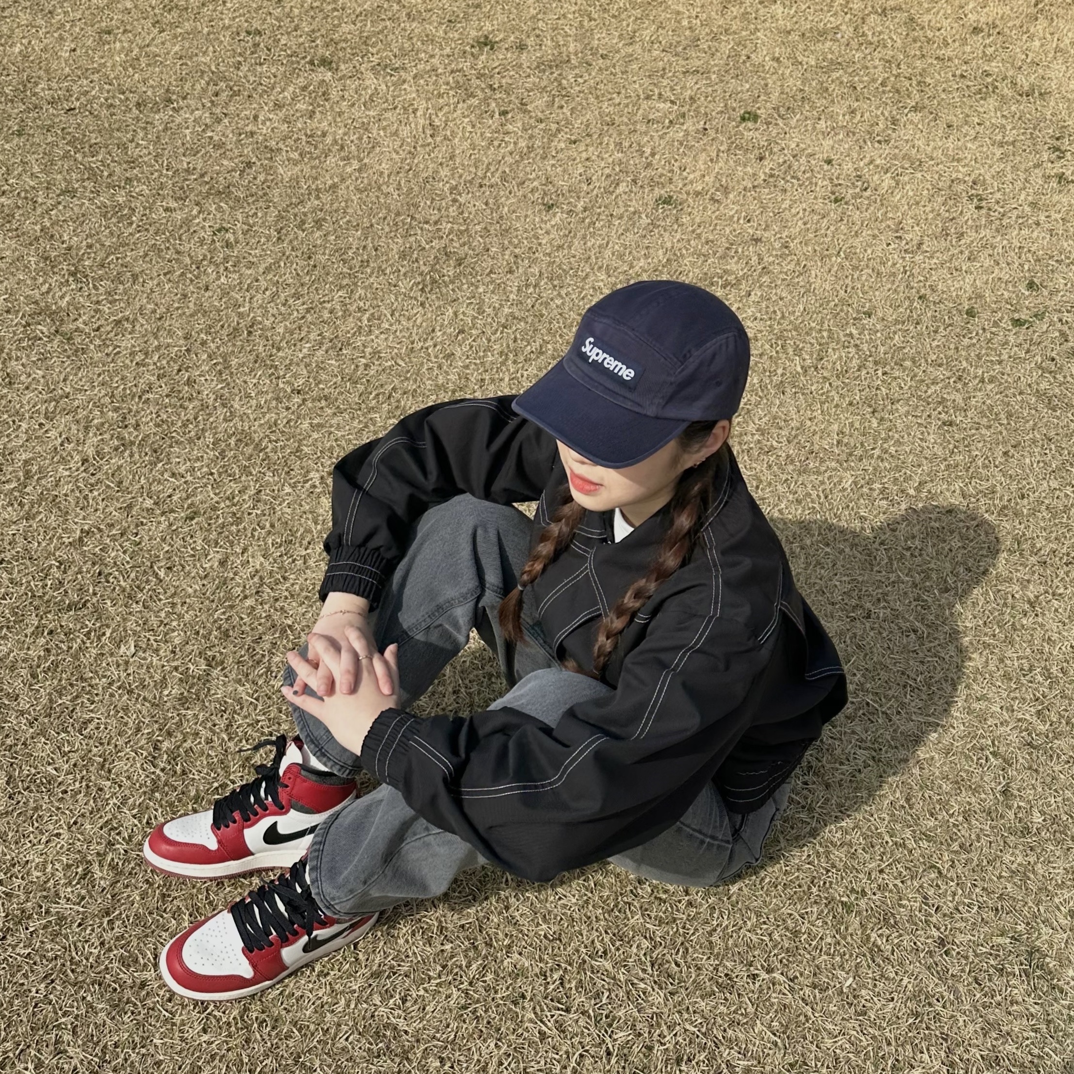 (GS) Jordan 1 Retro High OG Chicago 2022, Supreme Washed Chino Twill Camp Cap Navy 착용 스타일
