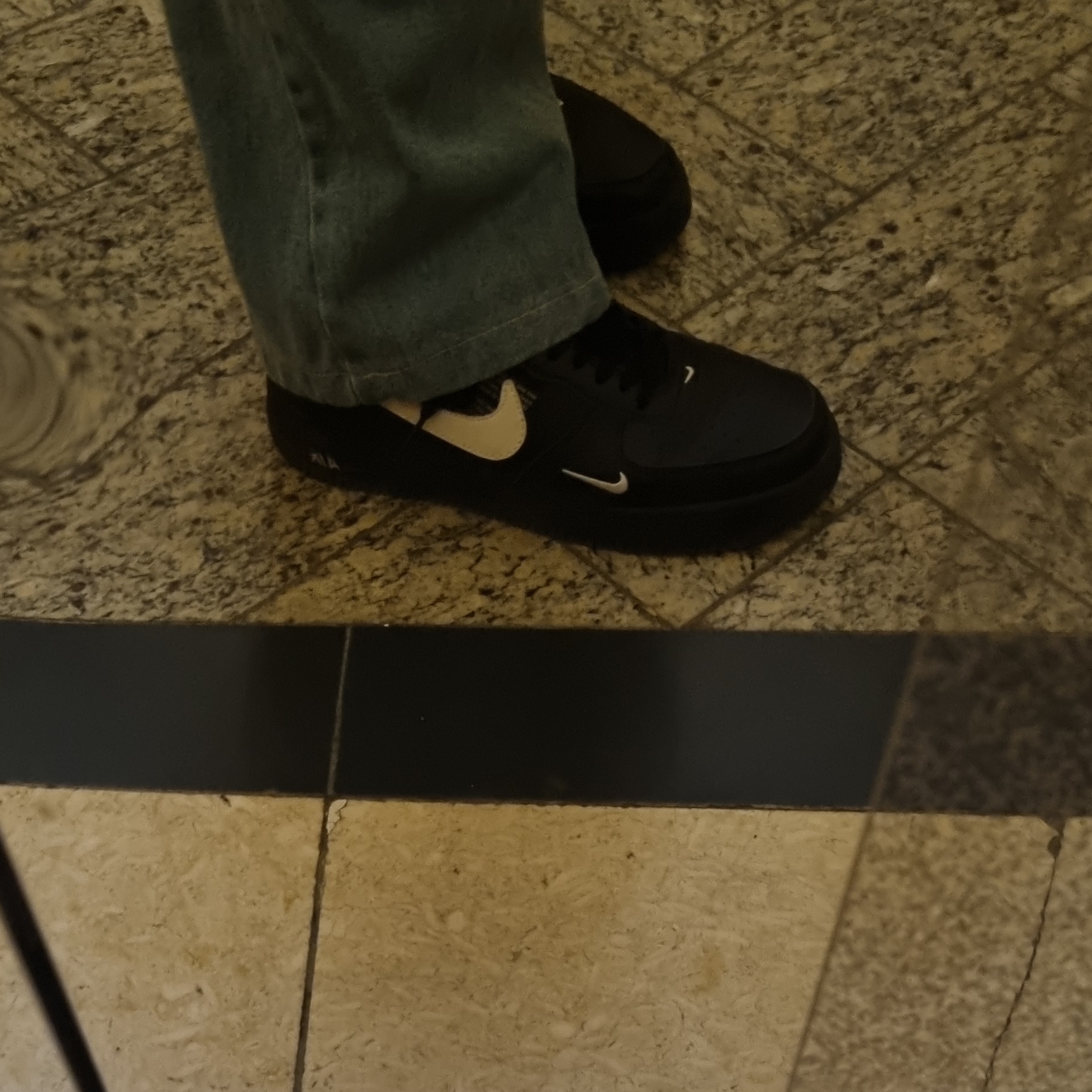 Nike Air Force 1 Low Utility Black White 착용 스타일