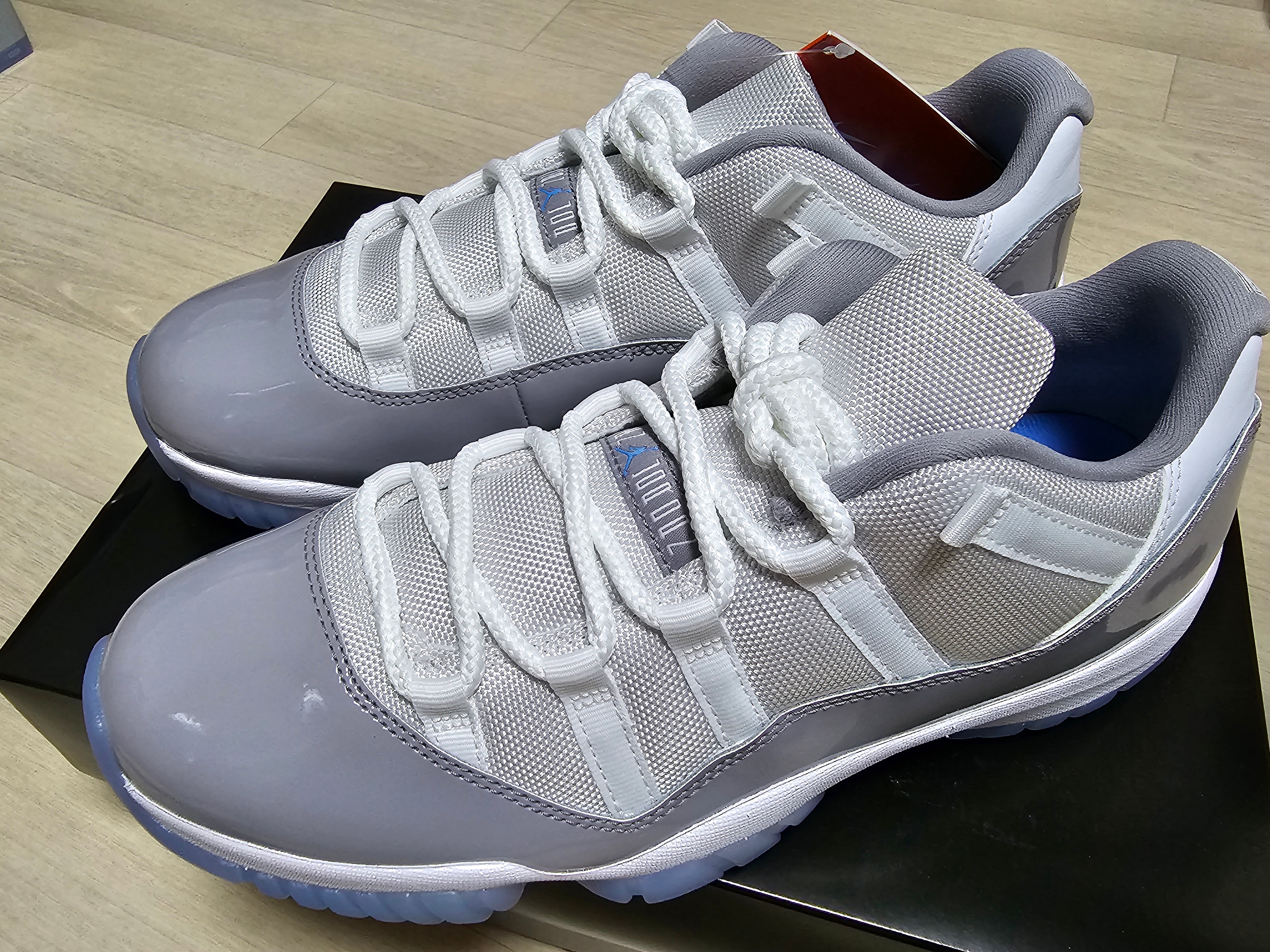 Jordan 11 Retro Low Cement Grey 착용 스타일 - 1
