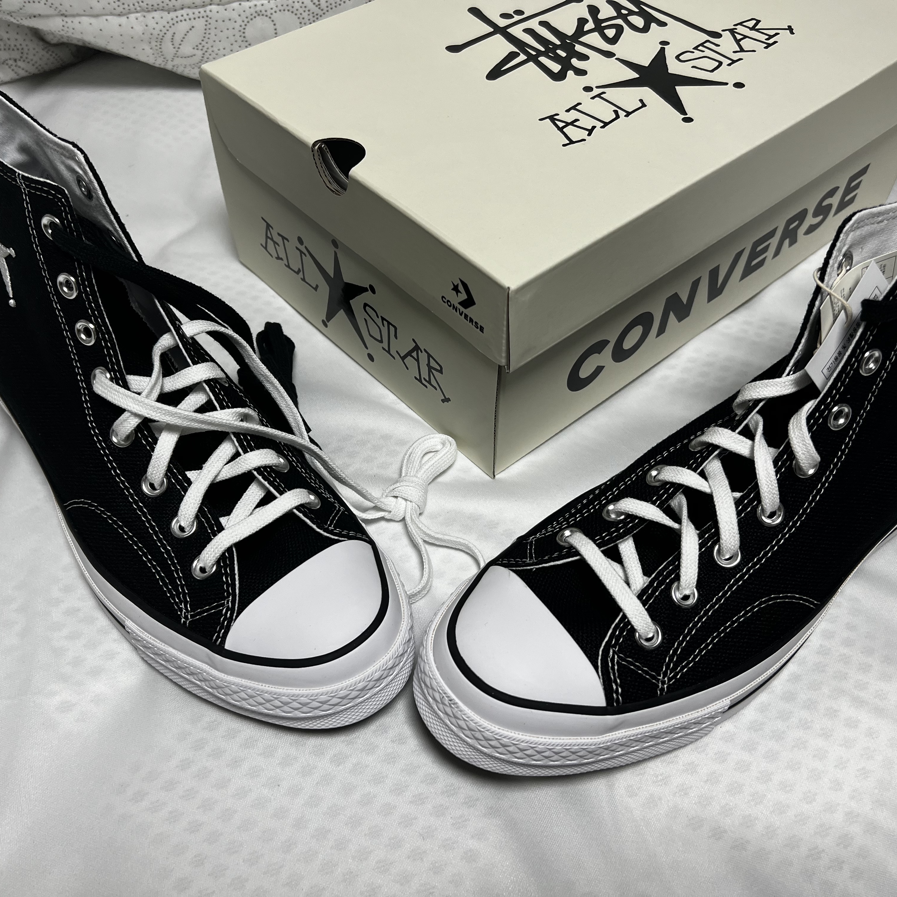 Converse x Stussy Chuck 70 High Black 착용 스타일 - 2