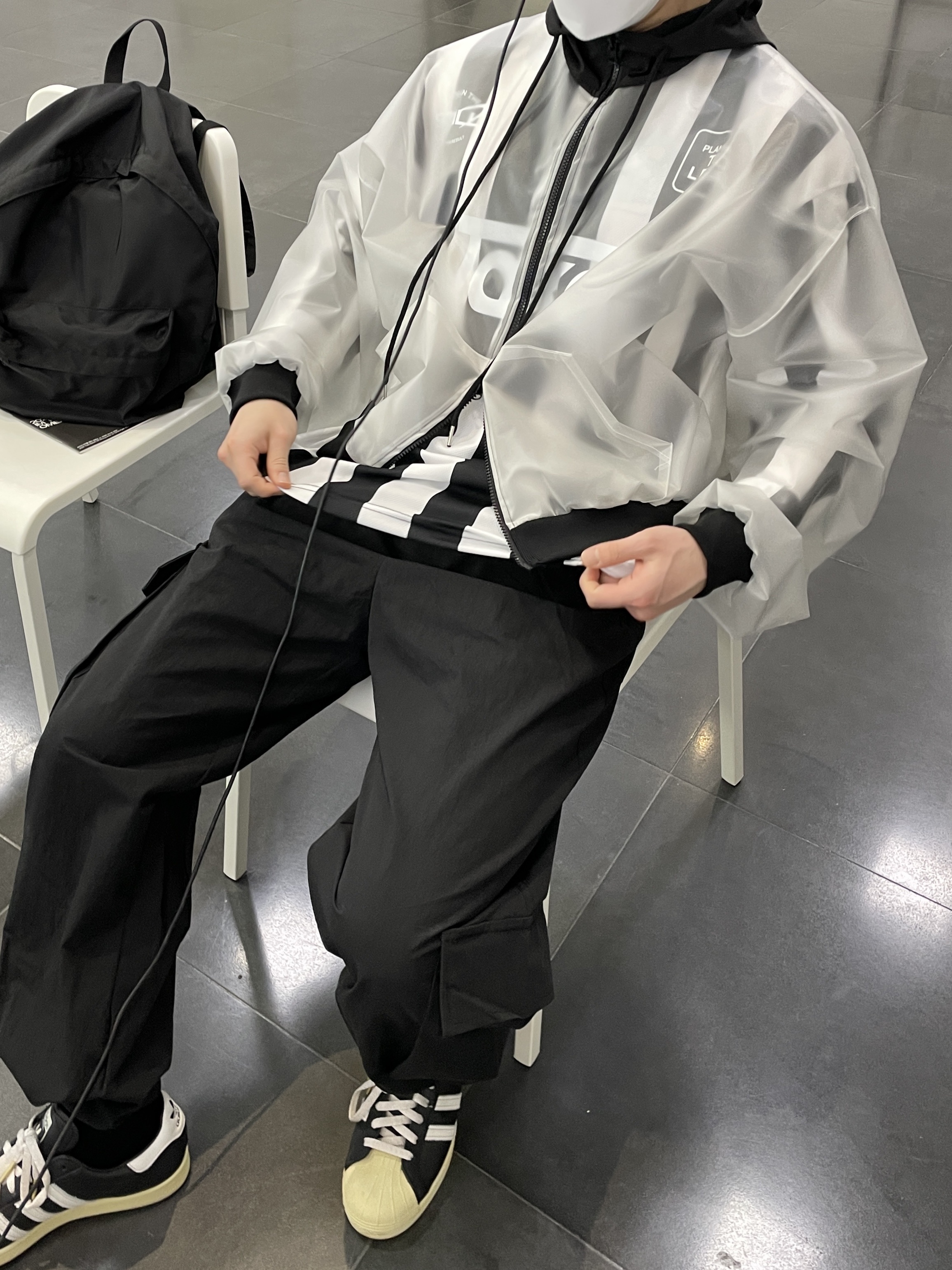 Adidas Superstar Premium Black White 착용 스타일 - 5