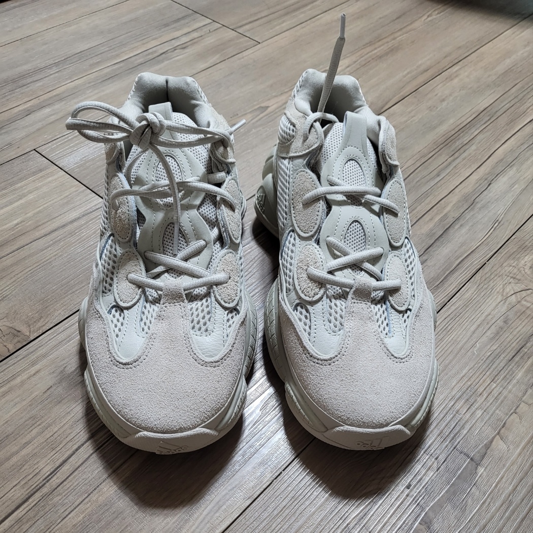 Adidas Yeezy 500 Blush 2022 착용 스타일