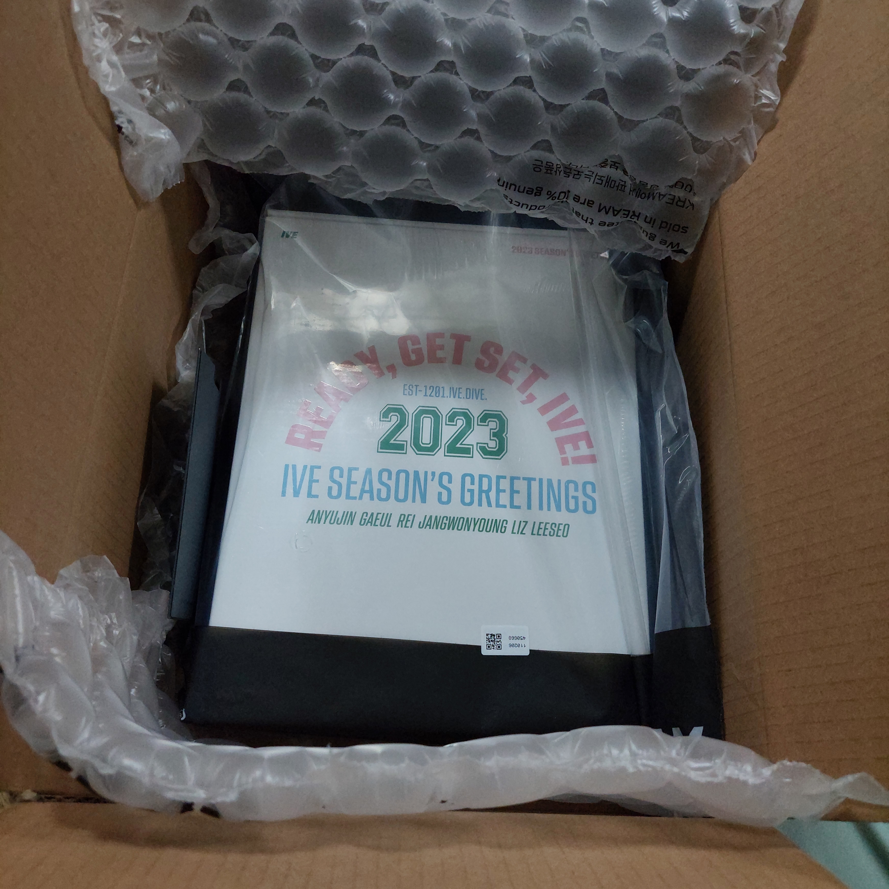 Ive Ready, Get, Set, Ive! Season’s Greetings 2023 착용 스타일