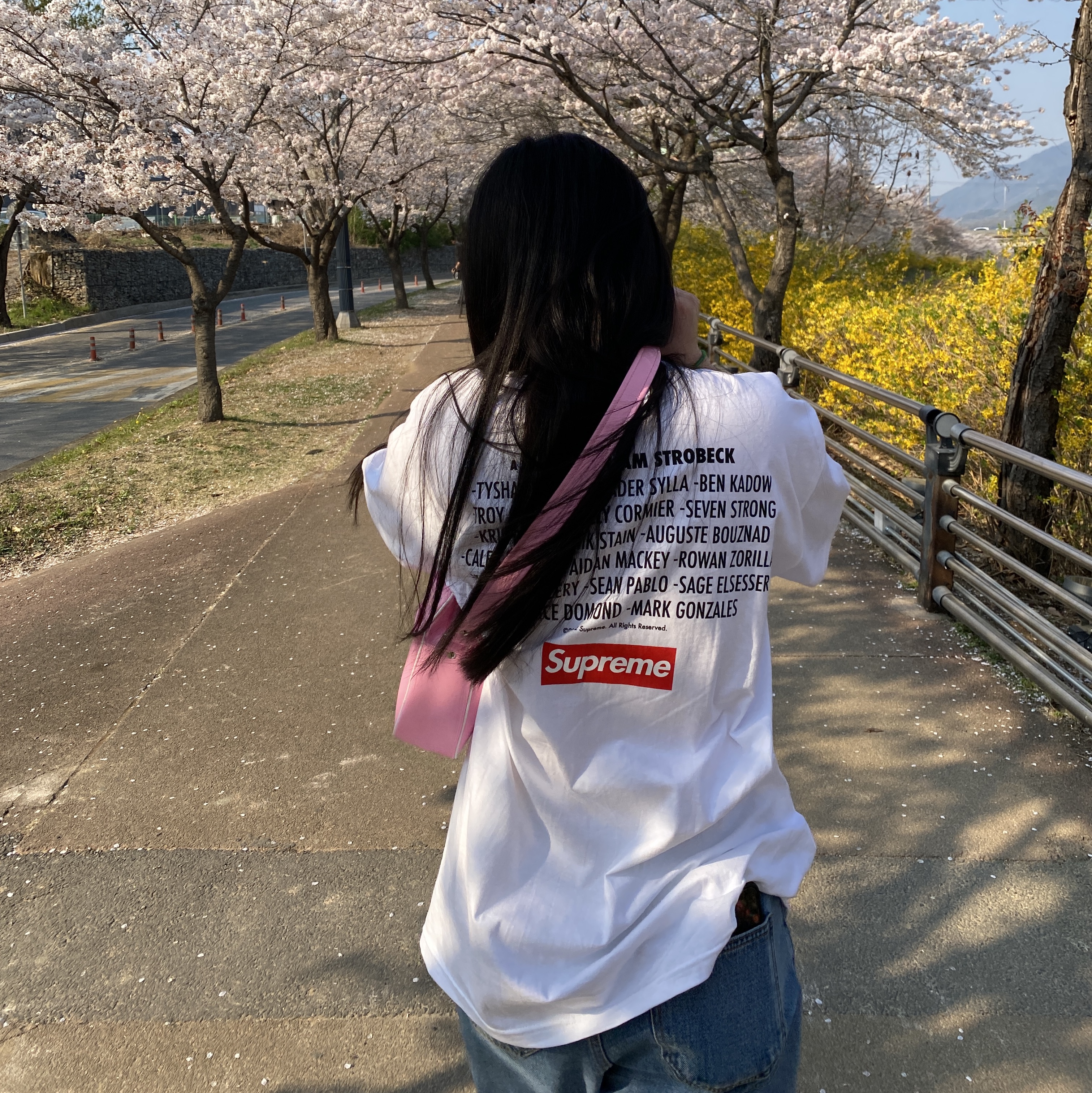 Supreme Play Dead T-Shirt White - 22FW 착용 스타일 - 2