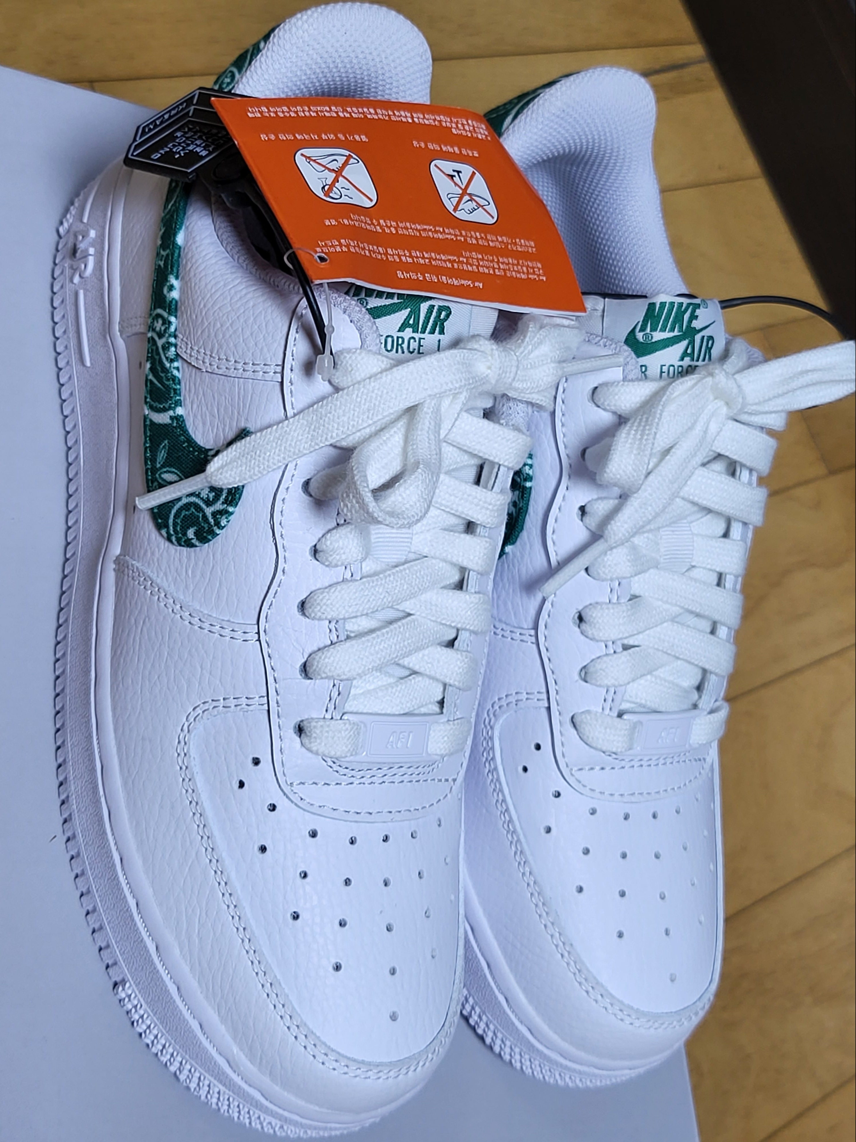 (W) Nike Air Force 1 '07 Essential Paisley Swoosh White Malachite 착용 스타일 - 4