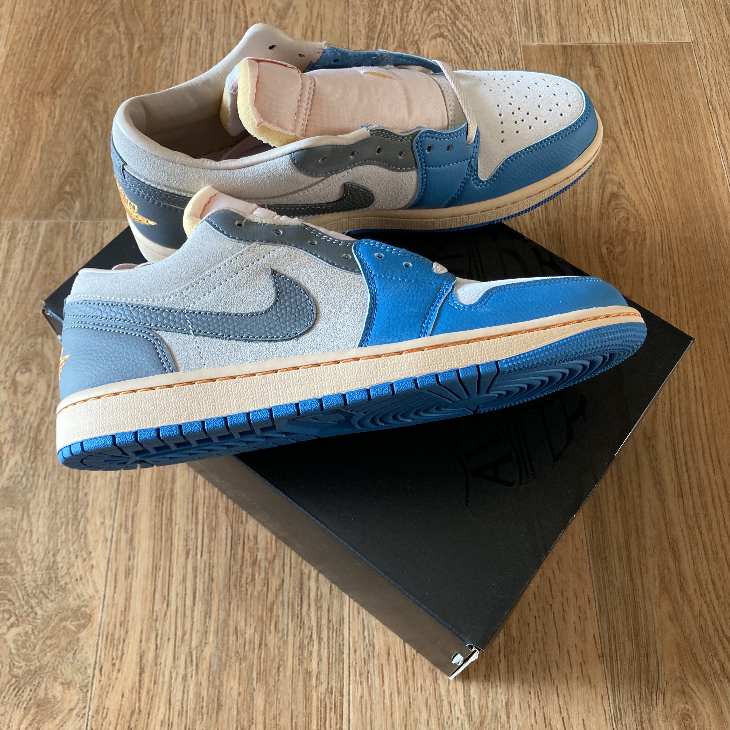 Jordan 1 Low SE Tokyo 96 착용 스타일 - 1