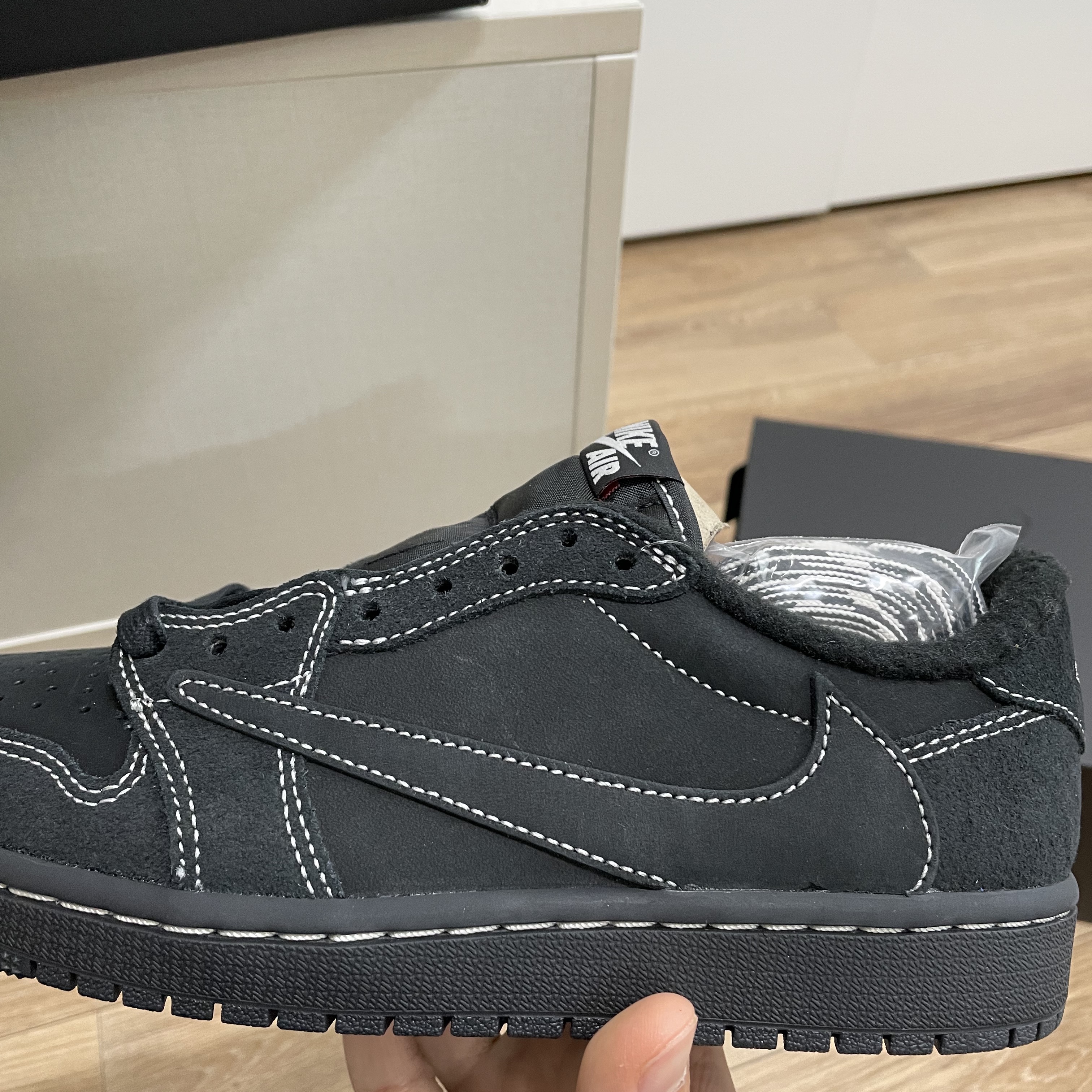 Jordan 1 x Travis Scott Retro Low OG SP Black Phantom 착용 스타일 - 1