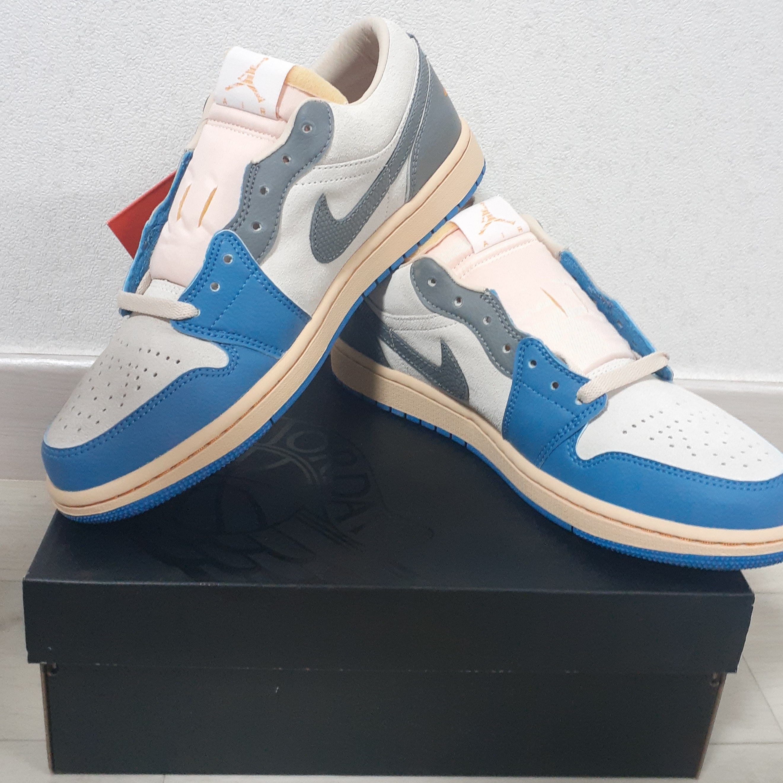 Jordan 1 Low SE Tokyo 96 착용 스타일 - 1