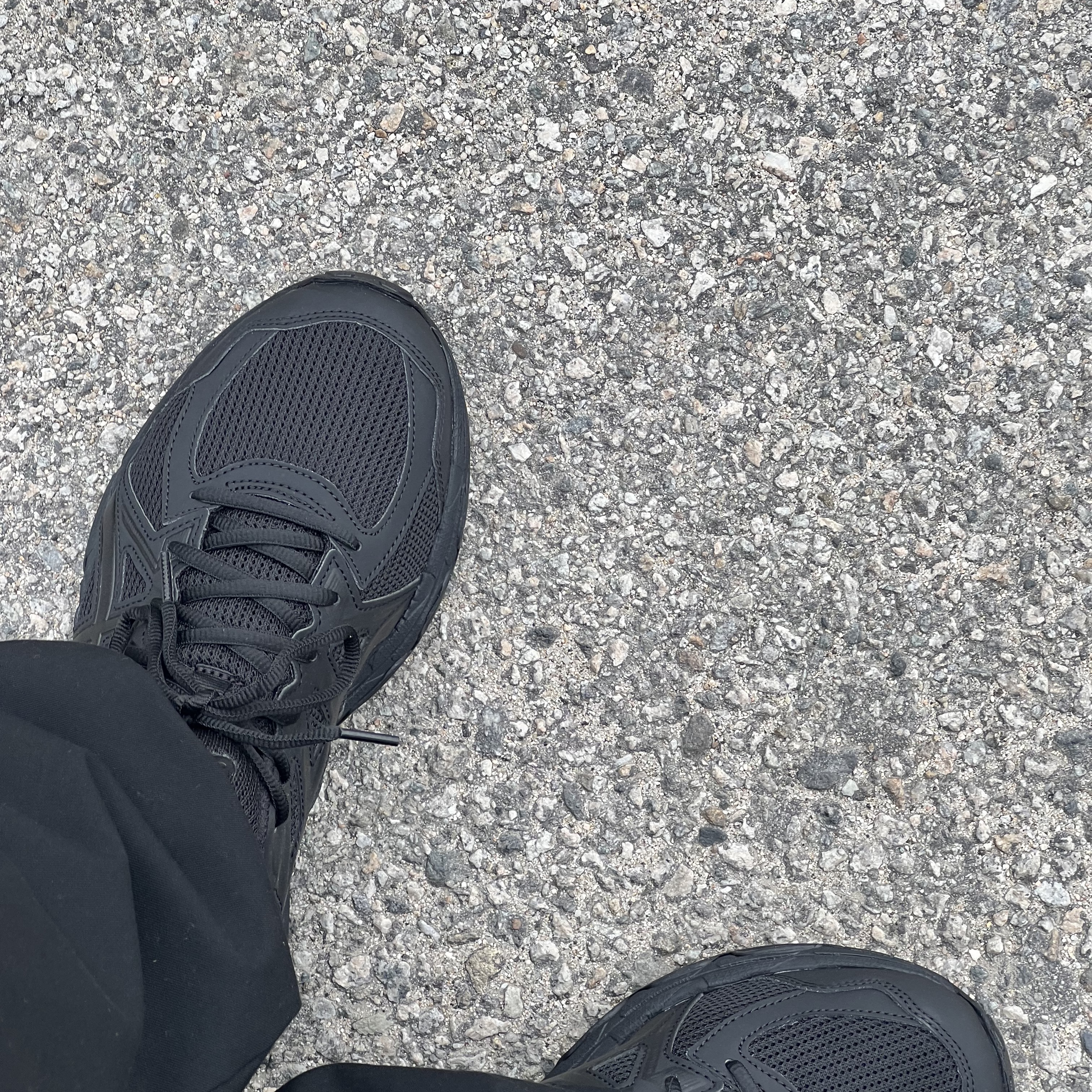 Asics Jog 100 T Black - 4E Extra Wide 착용 스타일