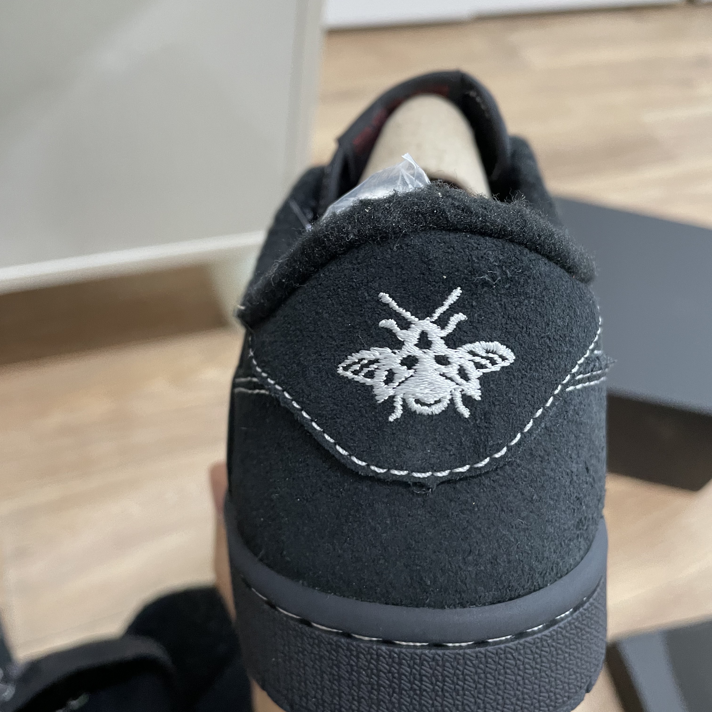 Jordan 1 x Travis Scott Retro Low OG SP Black Phantom 착용 스타일 - 3