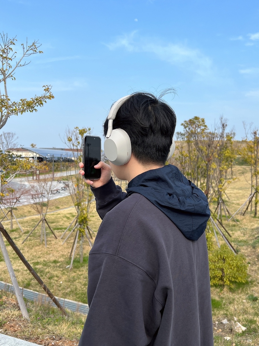 Sony WH-1000XM5 Silver (Korean Ver.), Salomon XT-Quest 2 ADV Black Ebony 착용 스타일 - 2