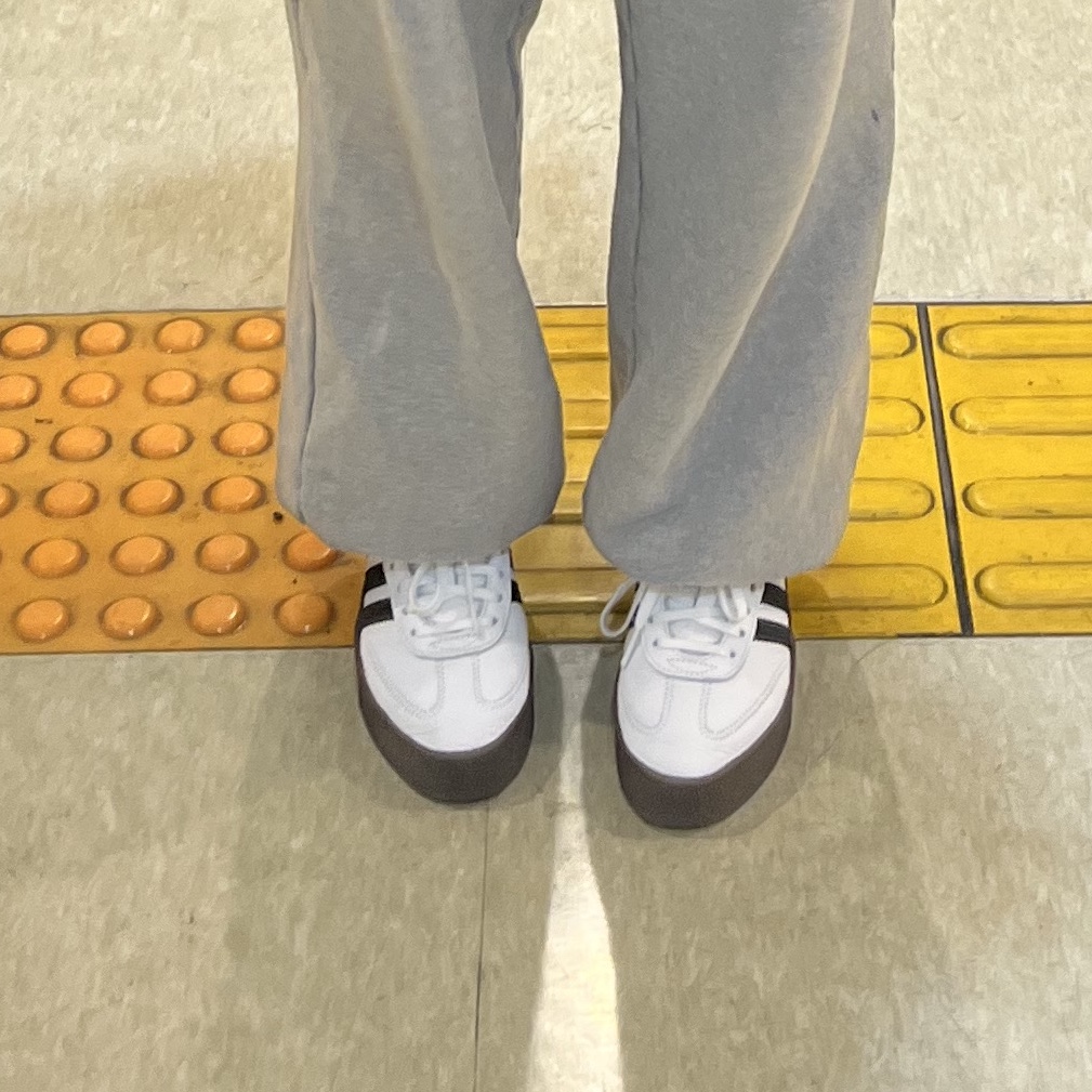 (W) Adidas Sambarose White Black Gum 착용 스타일 - 2