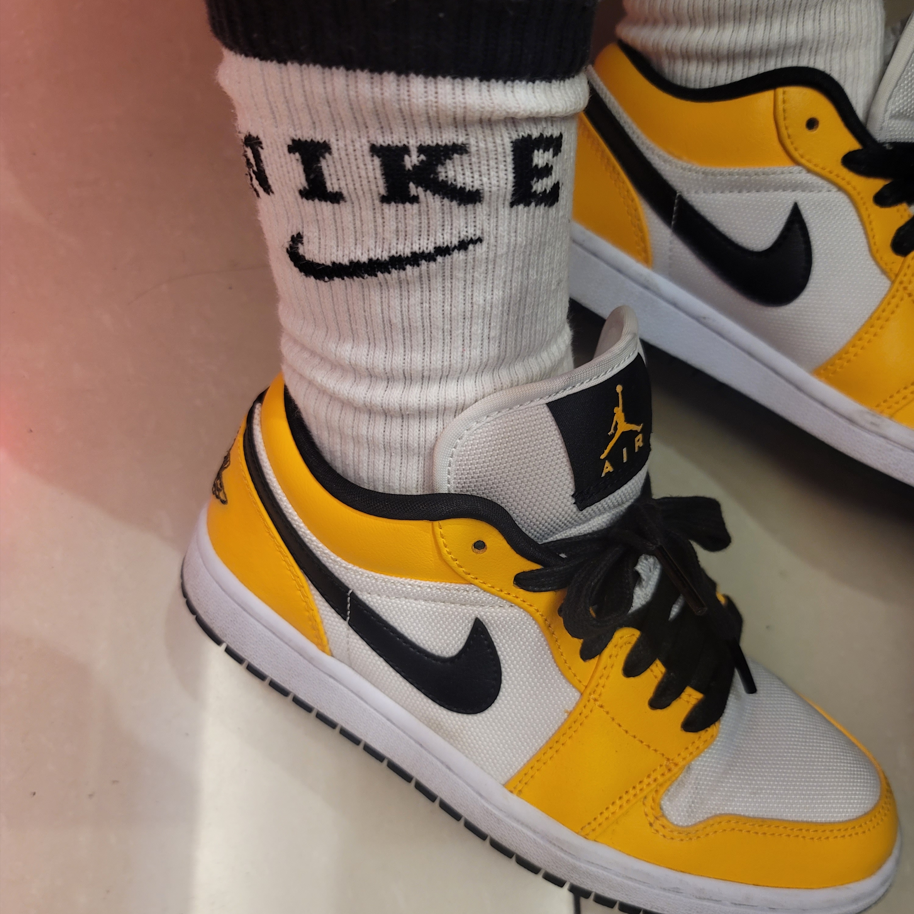 (W) Jordan 1 Low SE Laser Orange 착용 스타일