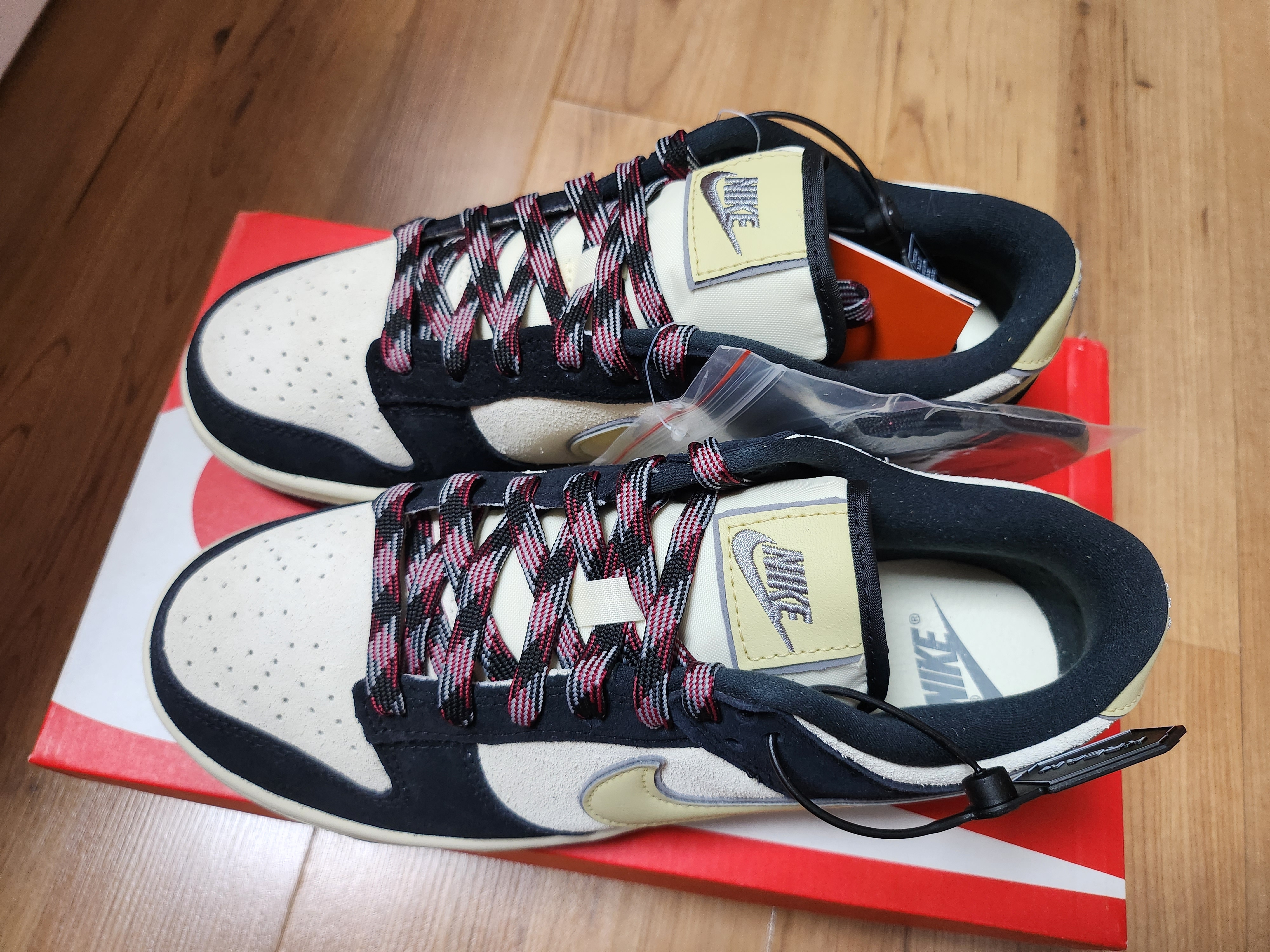 (W) Nike Dunk Low LX Black Suede 착용 스타일 - 2