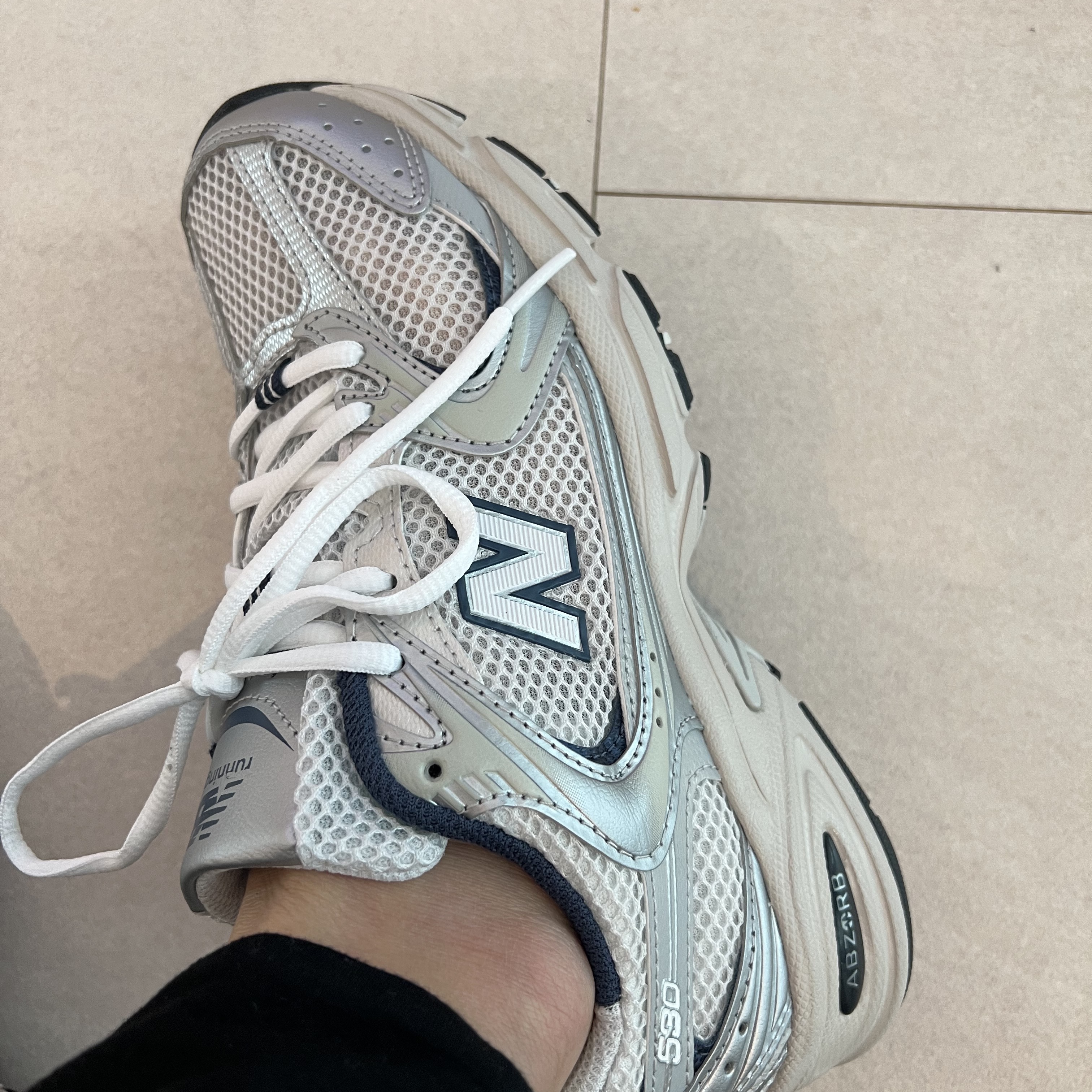 New Balance 530 Steel Grey 착용 스타일