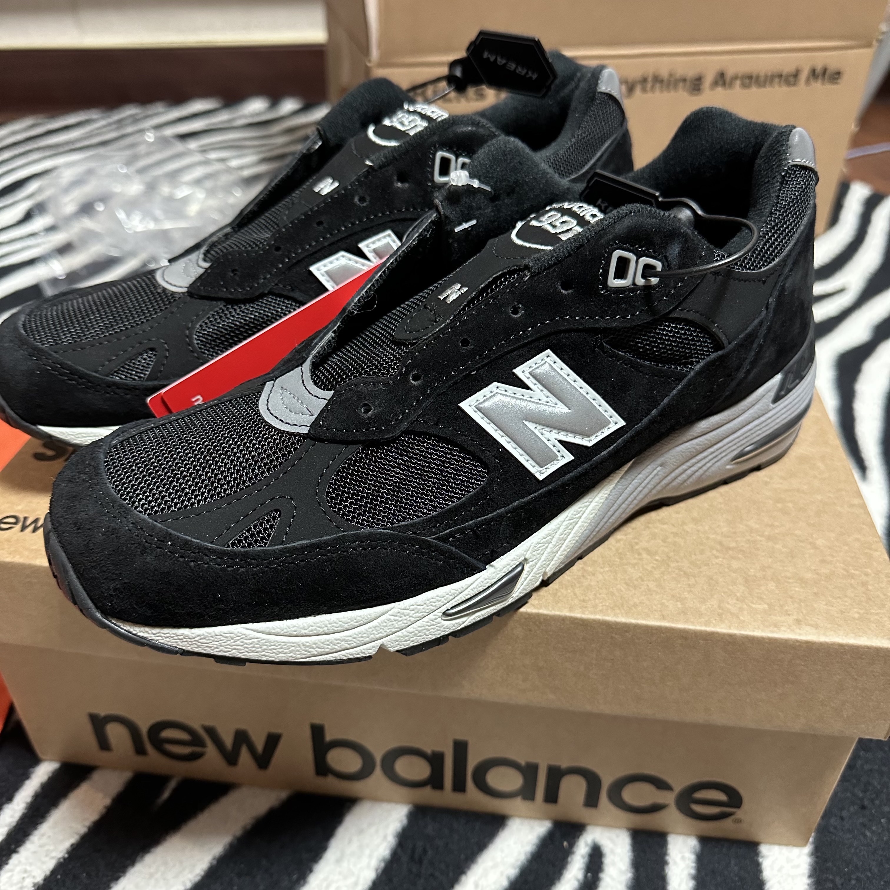 New Balance 991 Made in UK Black Silver 착용 스타일