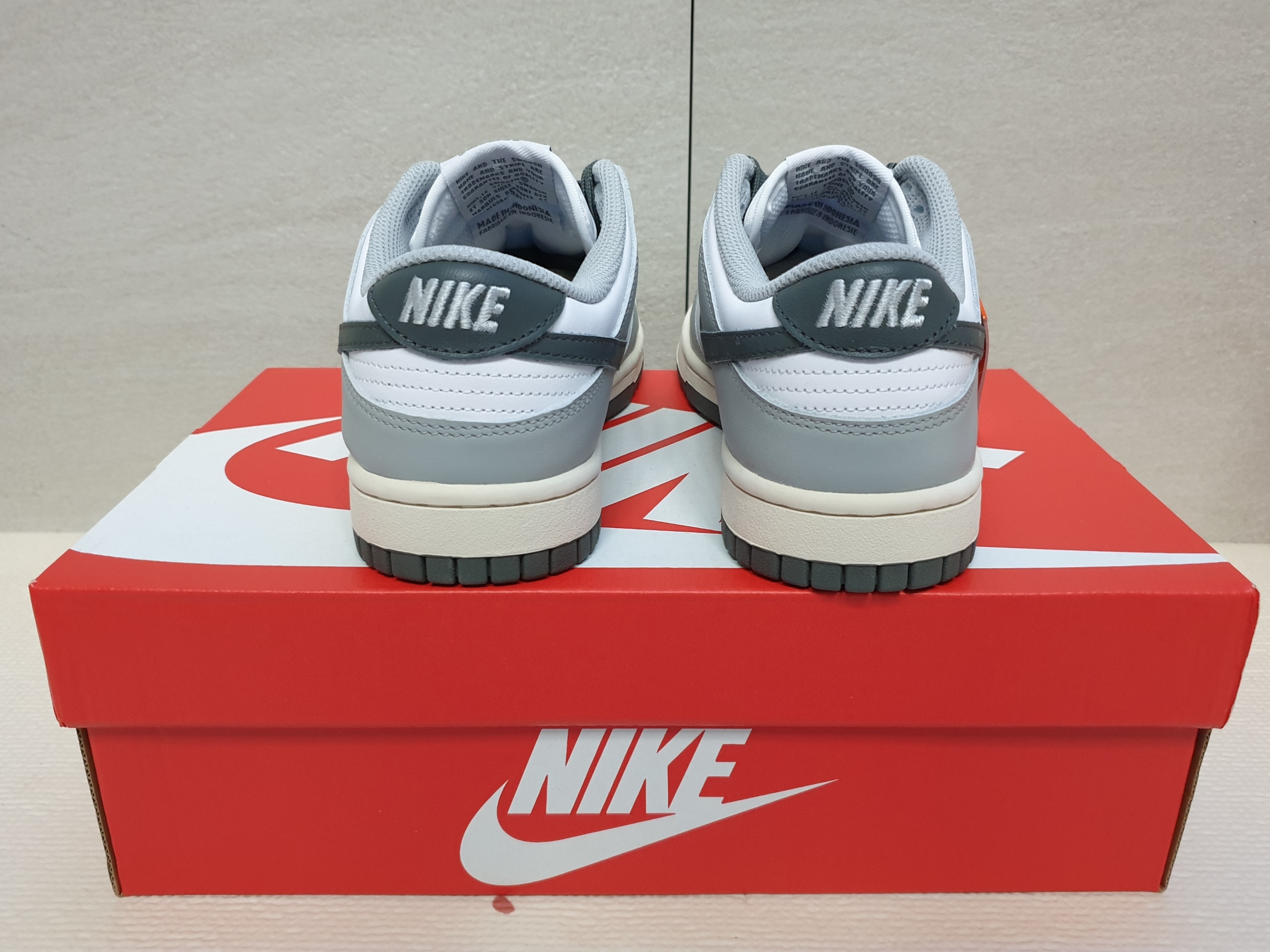 (W) Nike Dunk Low Light Smoke Grey 착용 스타일 - 3