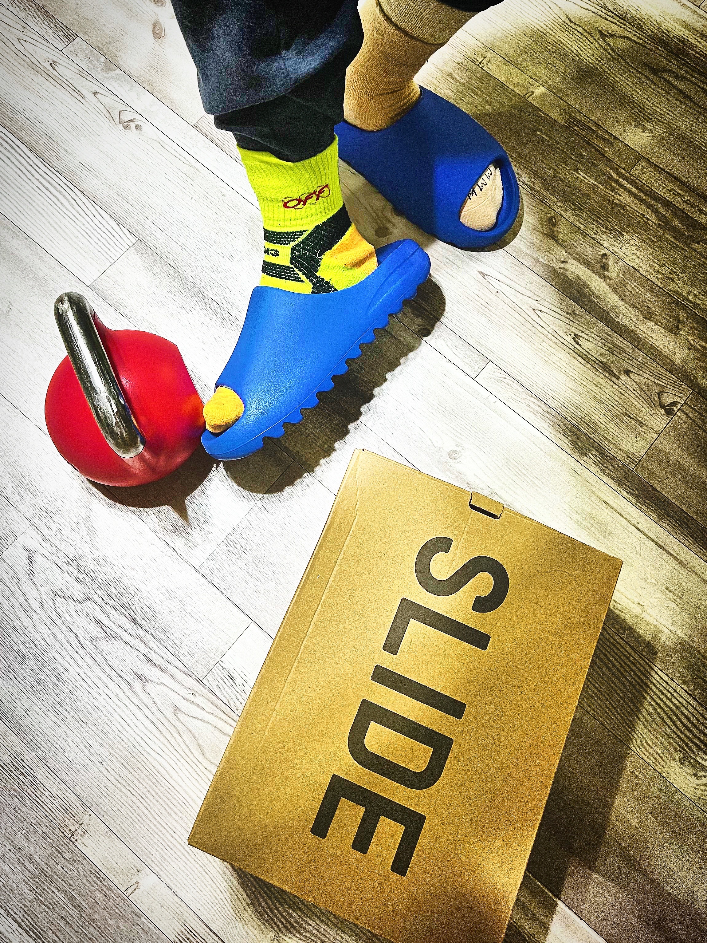 Nike x Matthew M Williams NRG Socks Desert Ore Black, Supreme Tru Grit 6KG Kettlebell Red - 22FW 착용 스타일 - 2