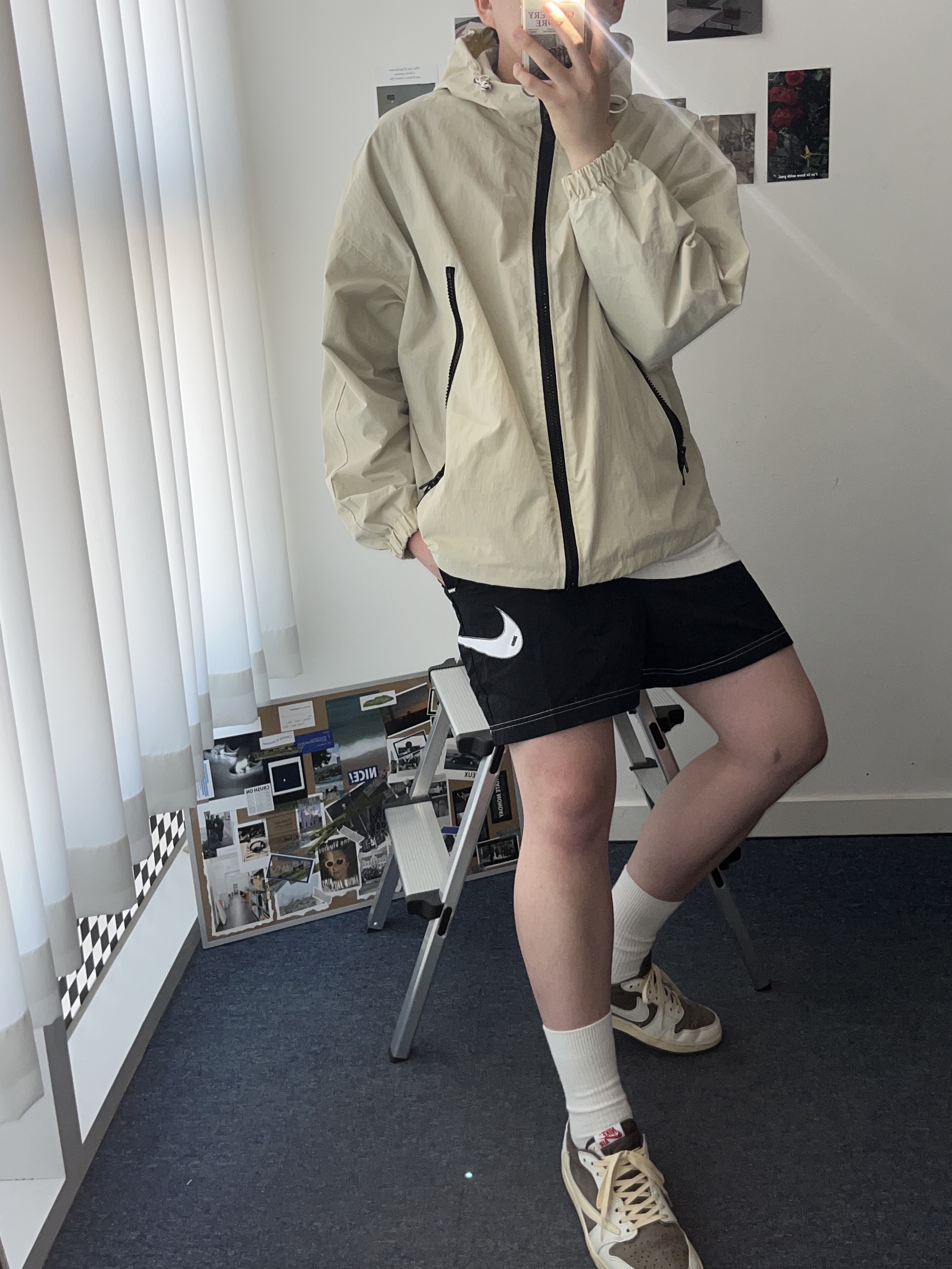 Jordan 1 x Travis Scott Retro Low OG SP Sail and Ridgerock 착용 스타일