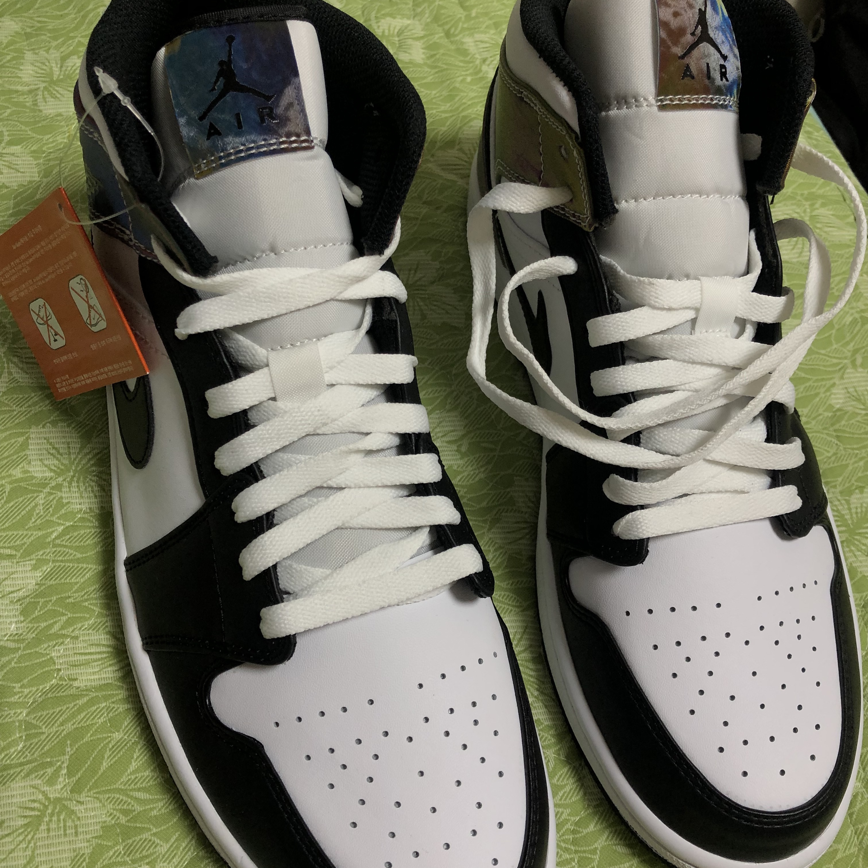 Jordan 1 Mid SE Heat Reactive 착용 스타일