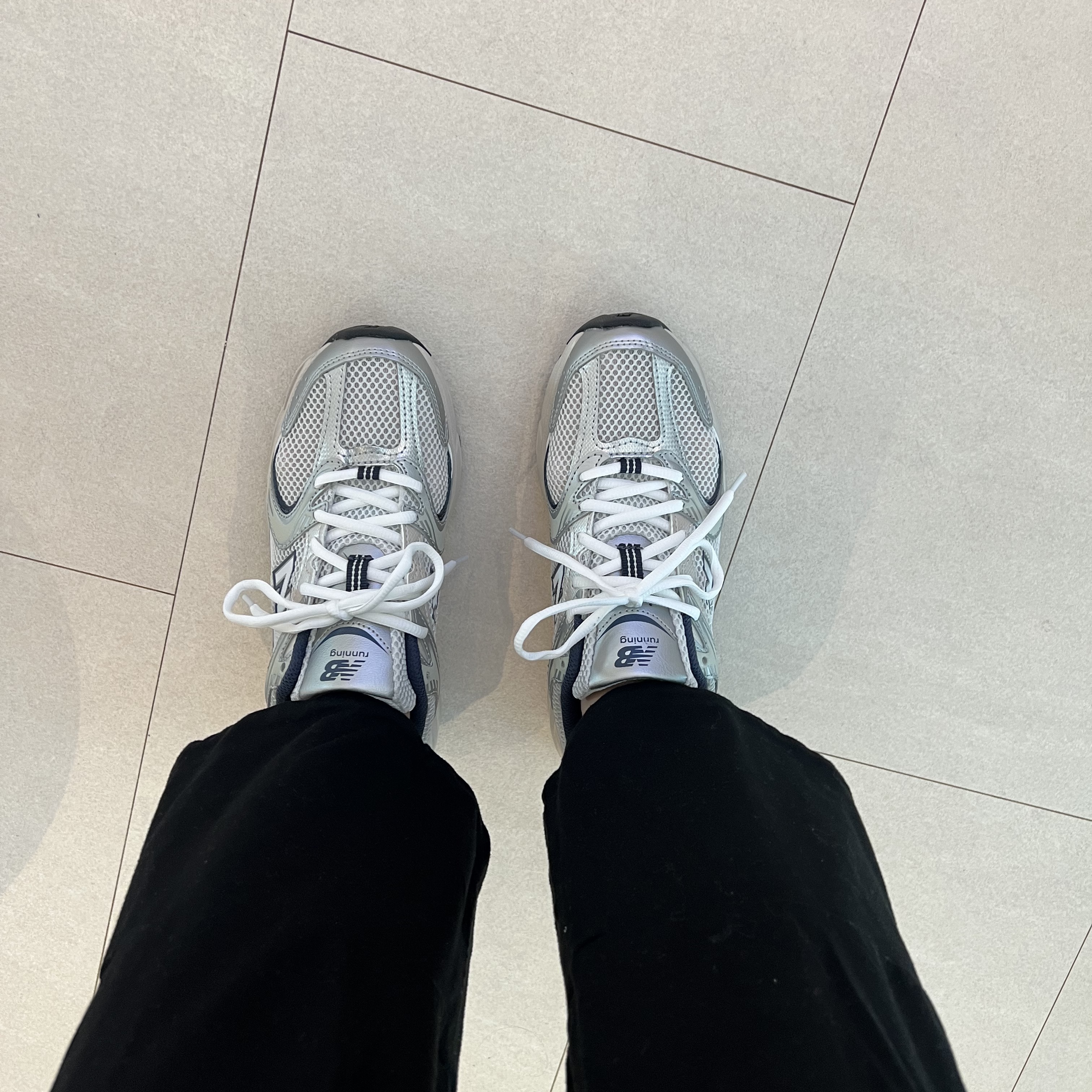 New Balance 530 Steel Grey 착용 스타일