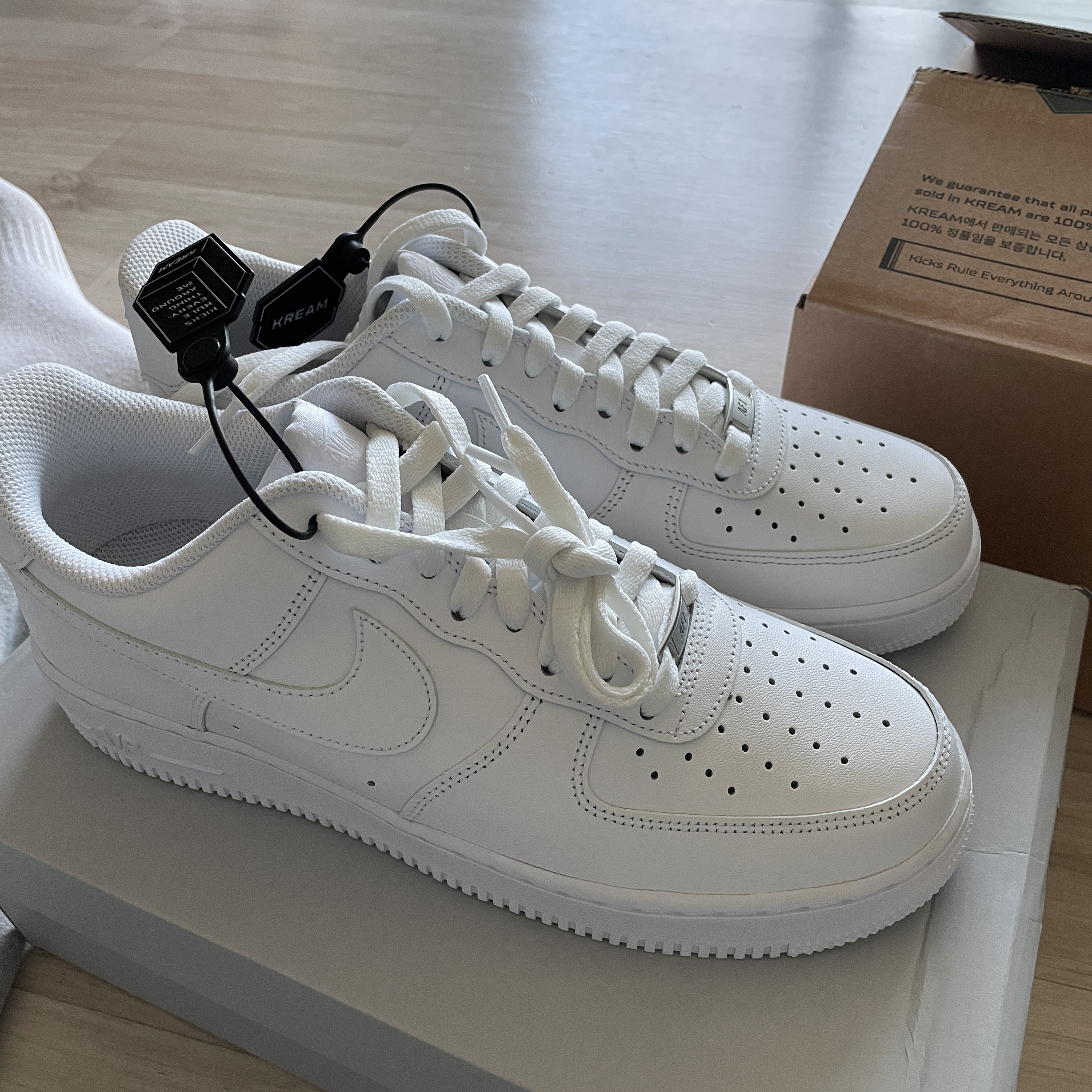 Nike Air Force 1 '07 Low White 착용 스타일 - 2