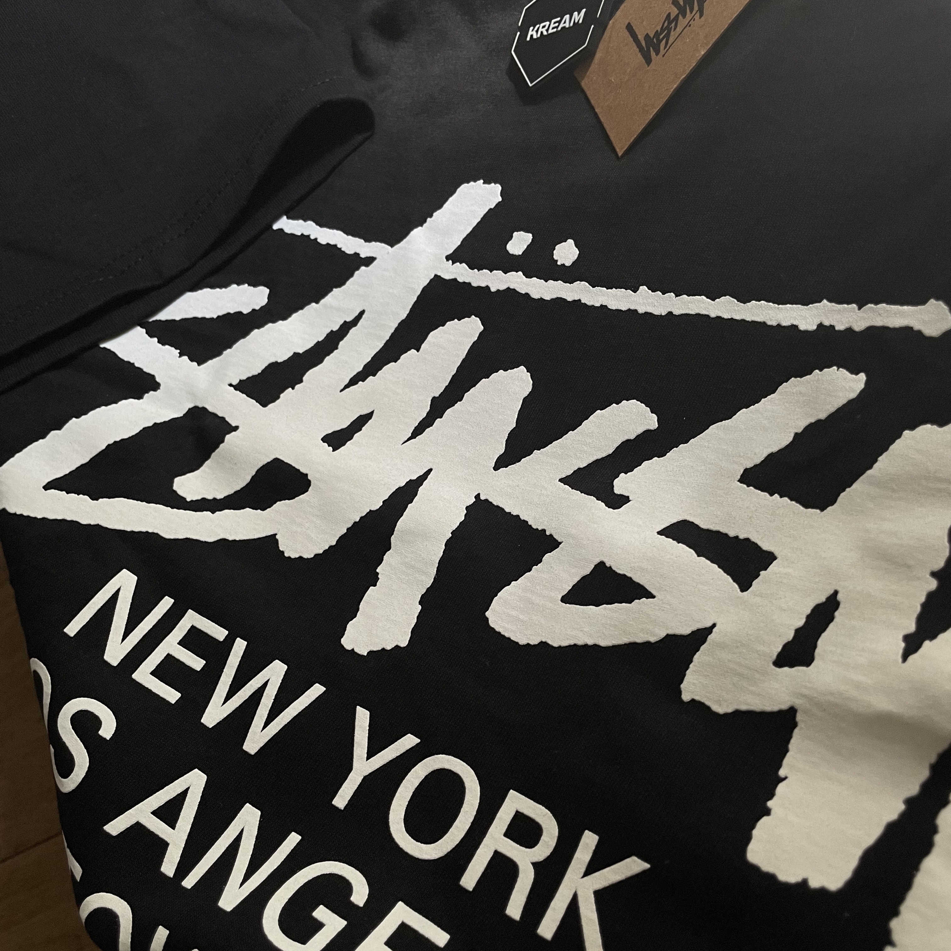 Stussy World Tour T-Shirt Black 착용 스타일 - 1