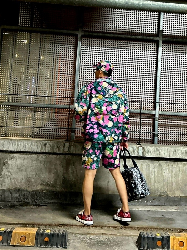 Supreme x The North Face Trekking Convertible Jacket Flowers - 22SS, Supreme x The North Face Trekking Zip-Off Belted Pants Flowers - 22SS 착용 스타일 - 5