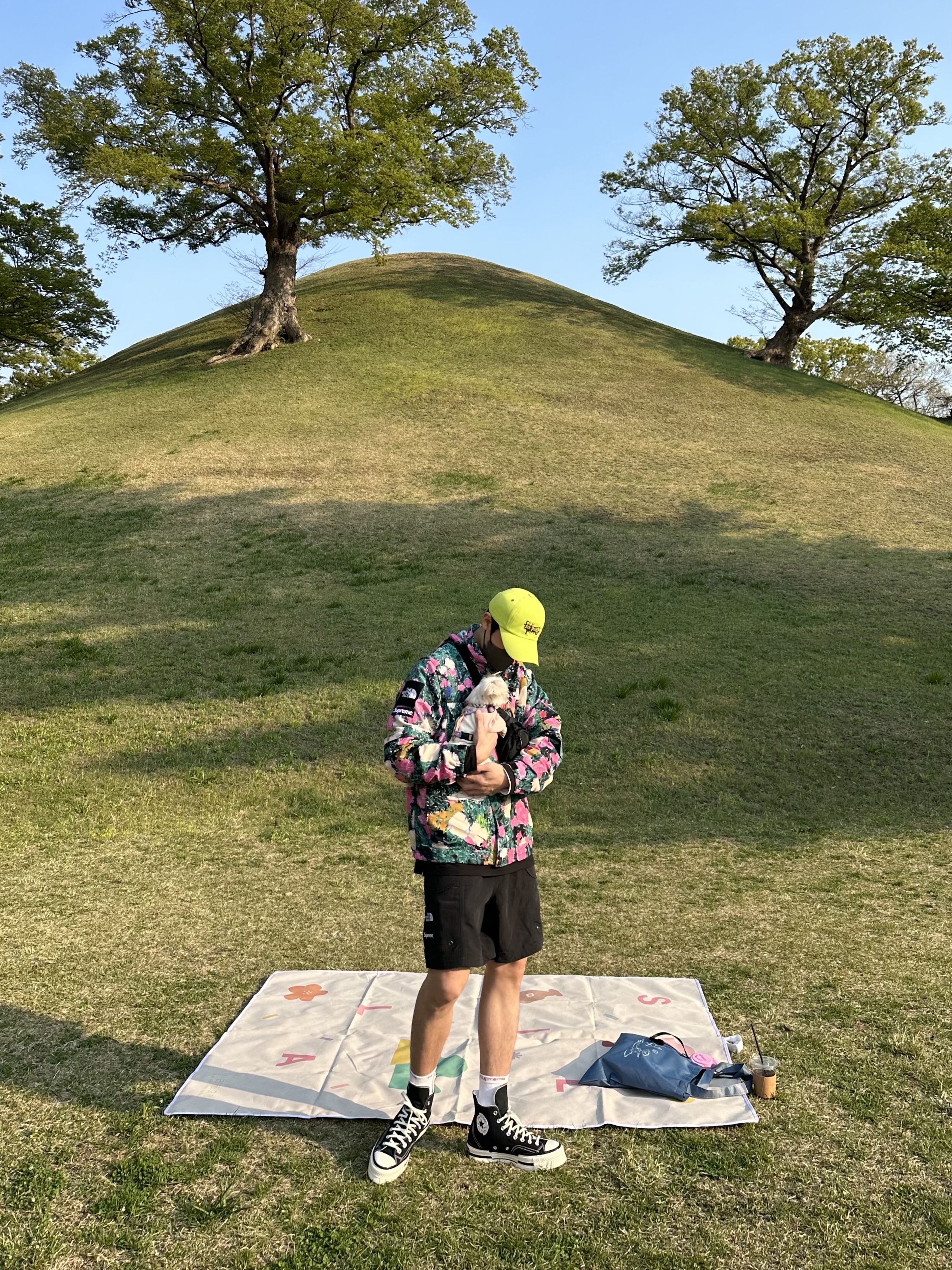 Supreme x The North Face Trekking Convertible Jacket Flowers - 22SS, Supreme x The North Face Printed Pocket T-Shirt Black - 23SS 착용 스타일 - 3