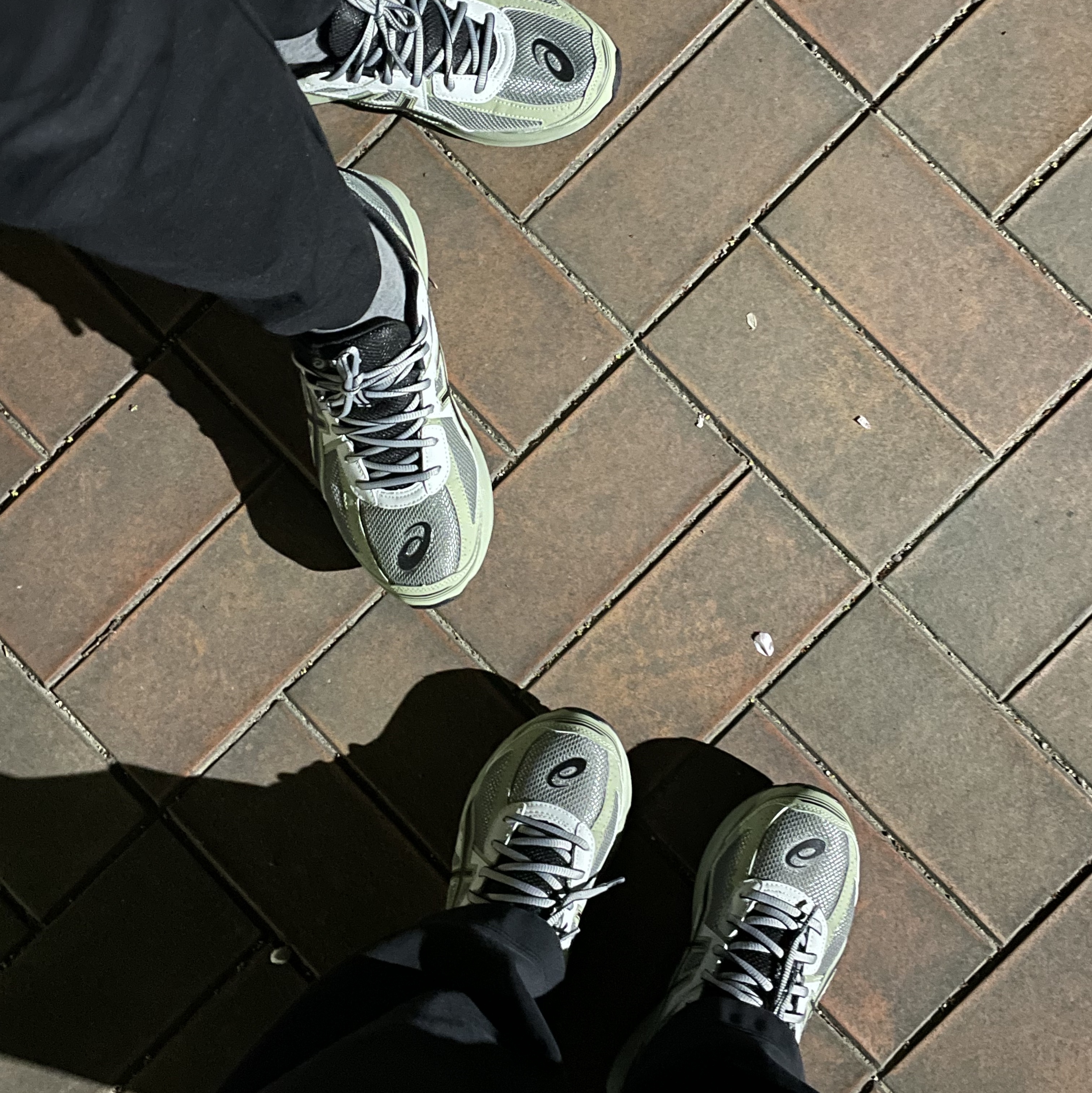 Asics Jog 100 S Sheet Rock - 2E Wide 착용 스타일