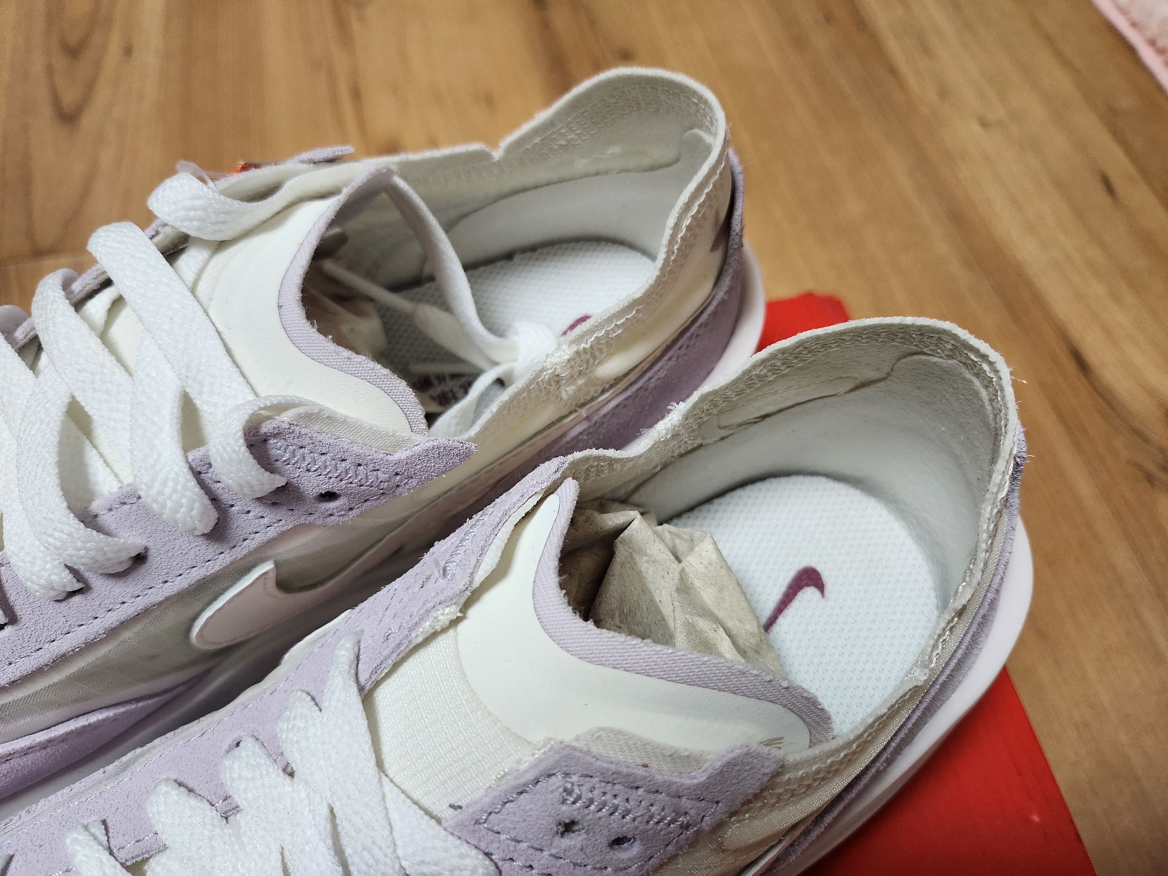 (W) Nike Waffle One Light Soft Pink 착용 스타일 - 2