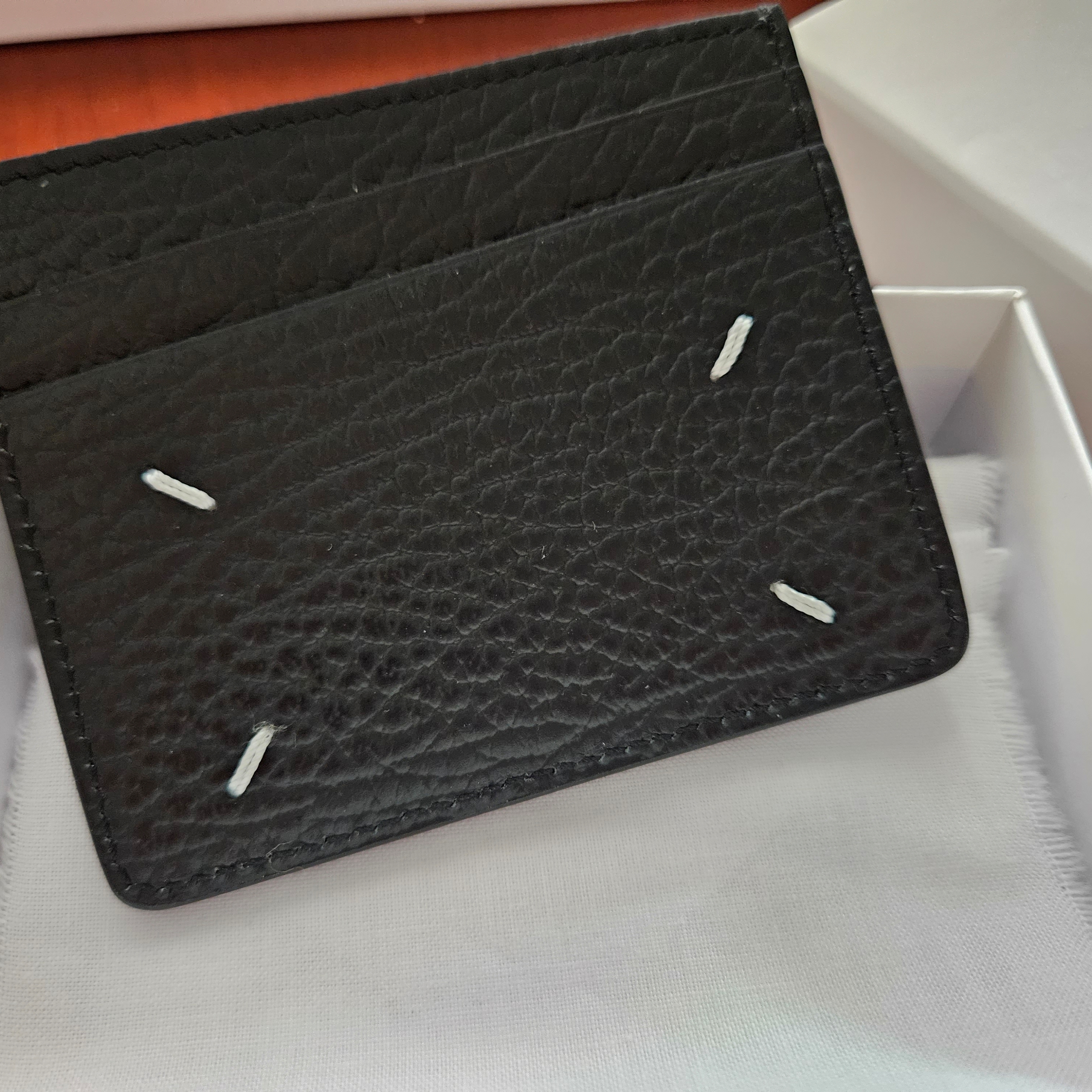 Maison Margiela Stitch Card Holder Black 착용 스타일