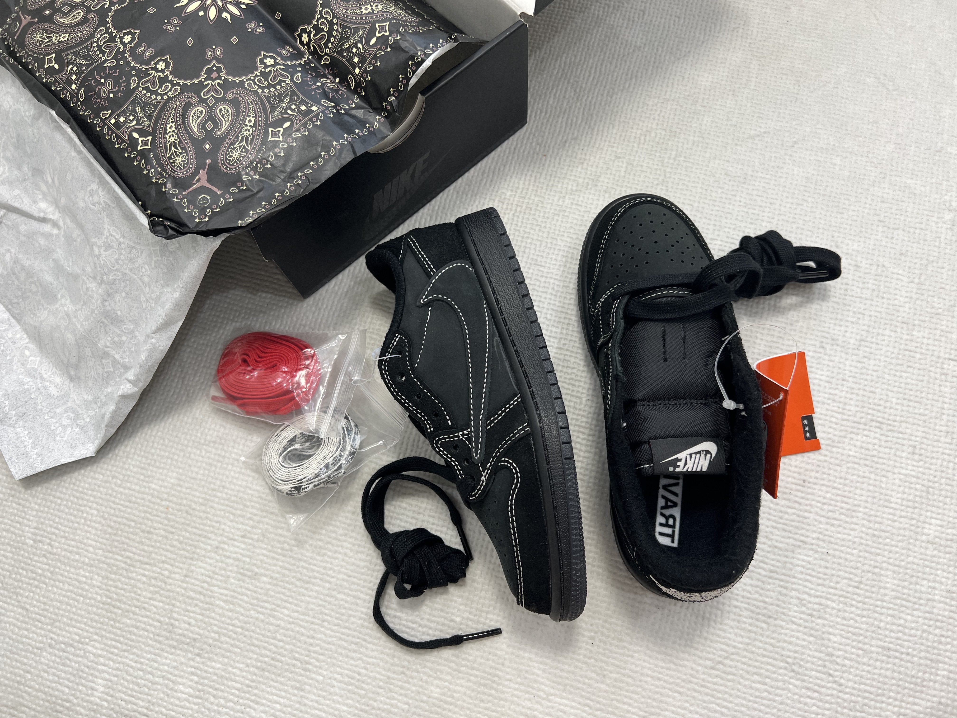(PS) Jordan 1 x Travis Scott Retro Low OG SP Black Phantom 착용 스타일 - 1
