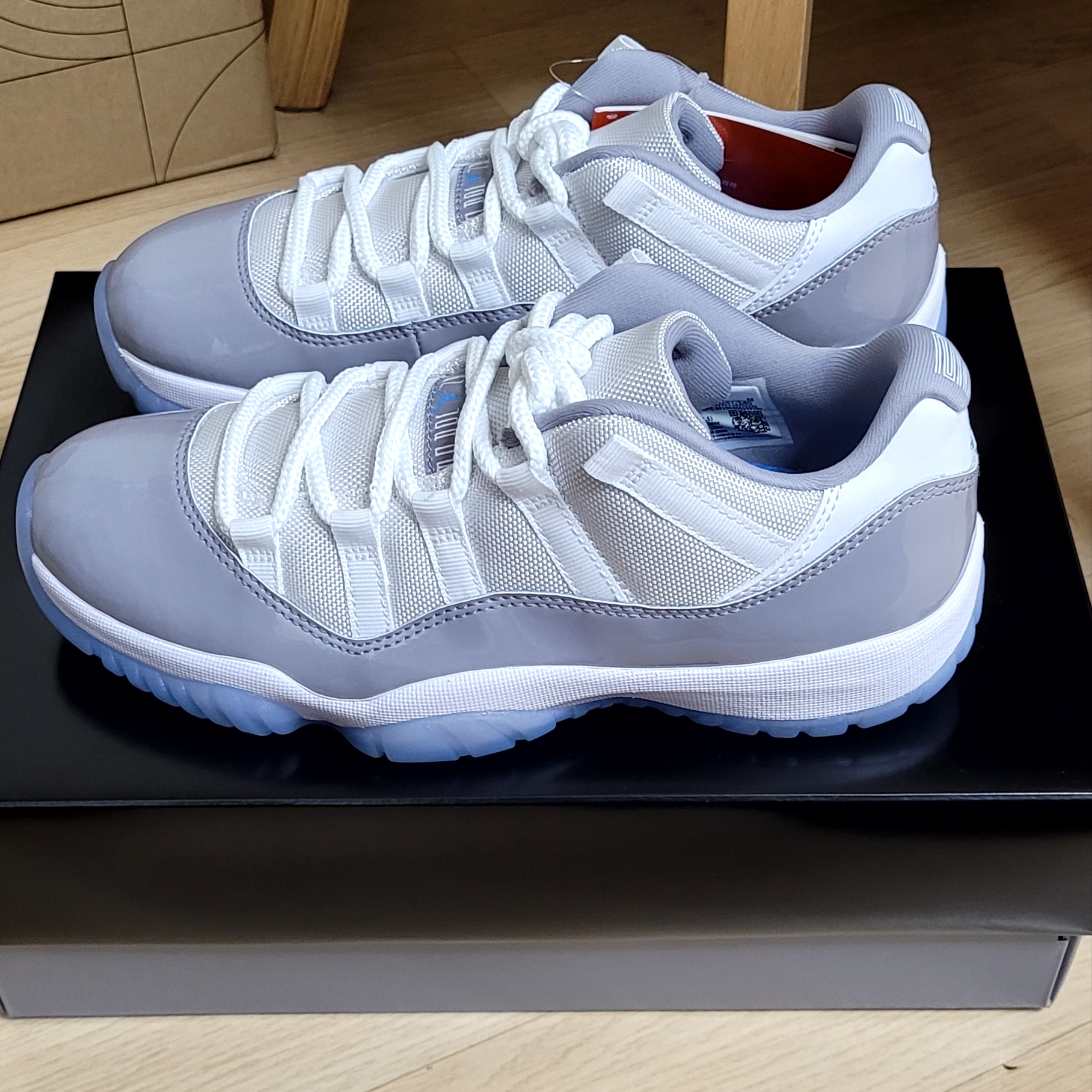 Jordan 11 Retro Low Cement Grey 착용 스타일 - 1