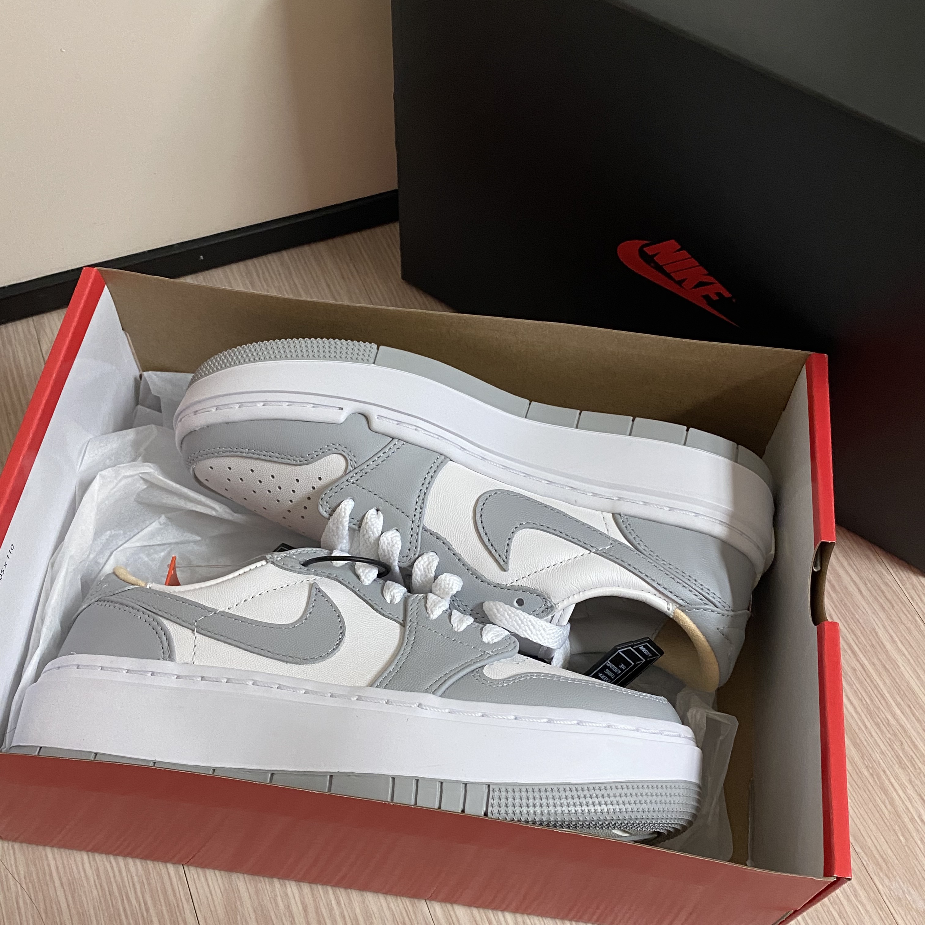 (W) Jordan 1 Elevate Low White and Wolf Grey 착용 스타일