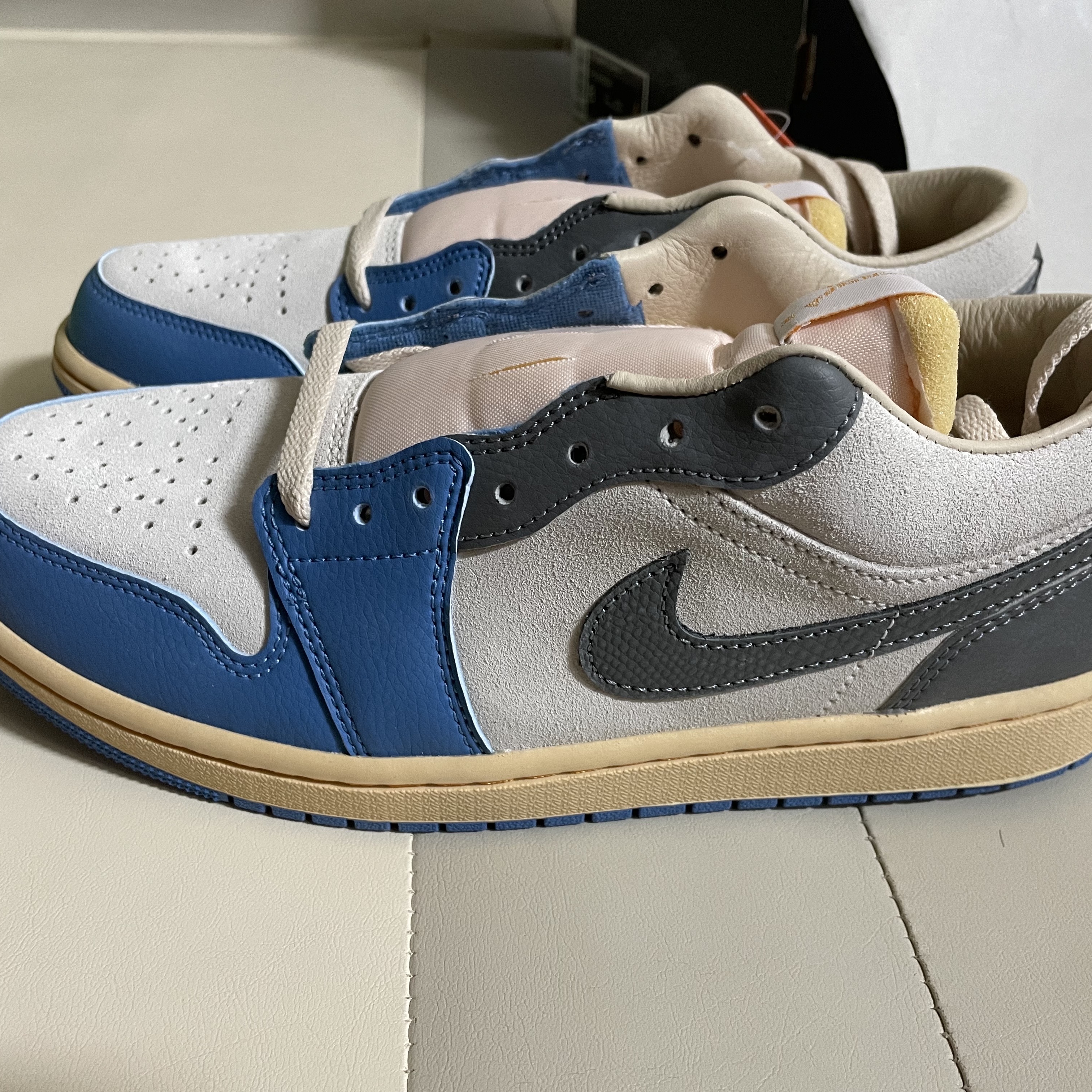 Jordan 1 Low SE Tokyo 96 착용 스타일 - 3