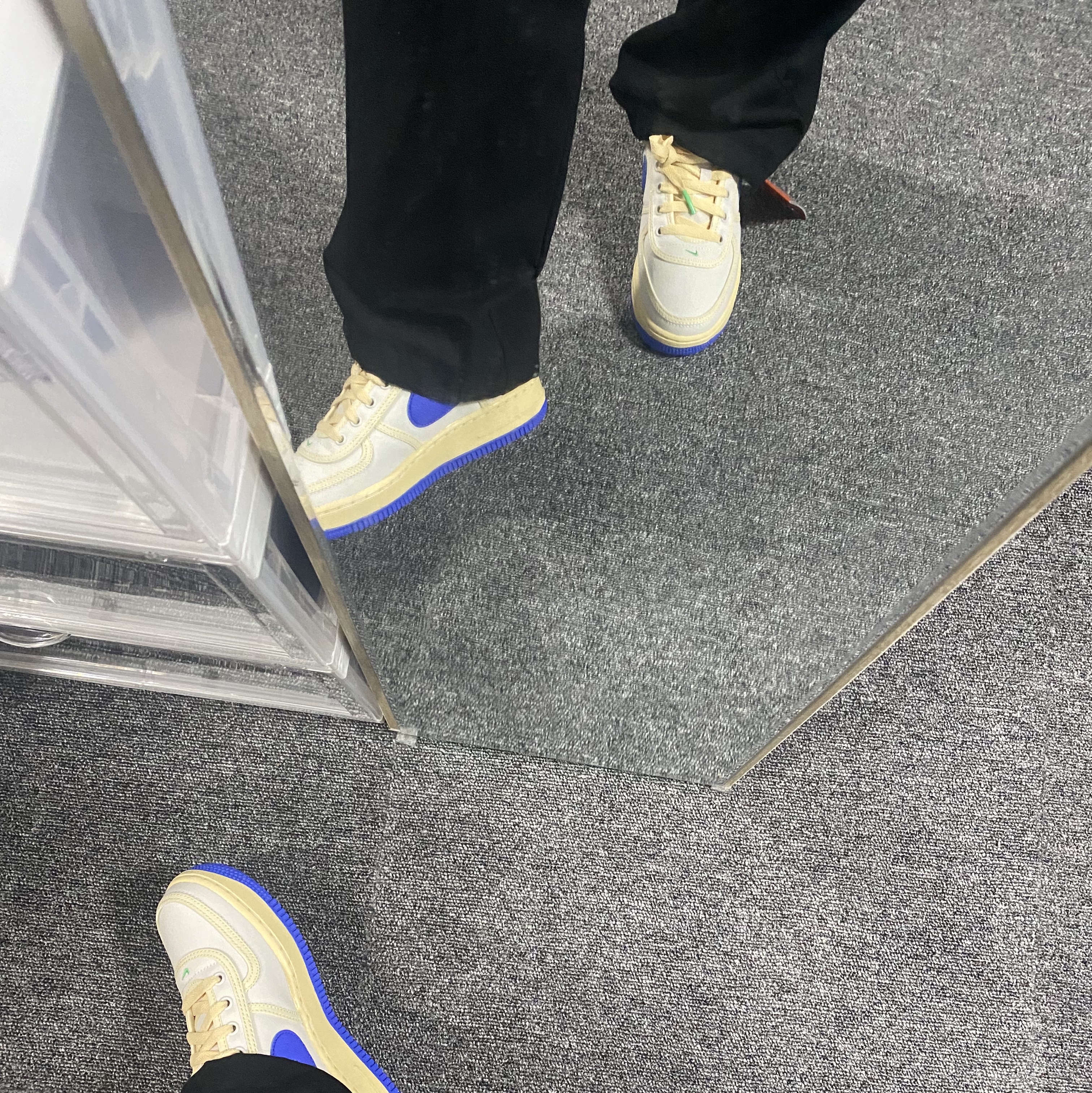 (W) Nike Air Force 1 '07 Sail Medium Blue 착용 스타일 - 1