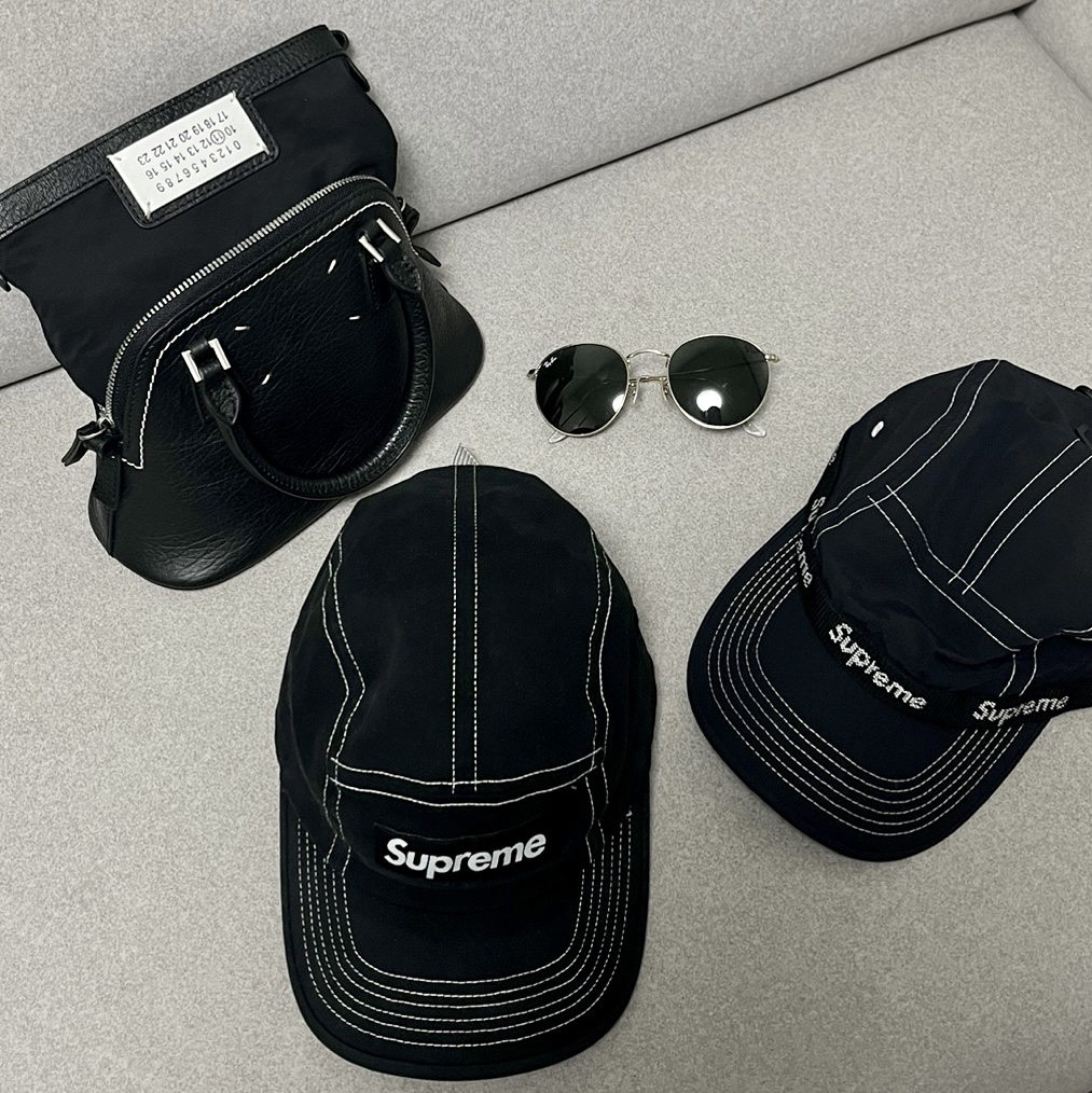 Supreme 2-Tone Twill Camp Cap Black - 22SS, Supreme Webbing Camp Cap Black - 22FW 착용 스타일