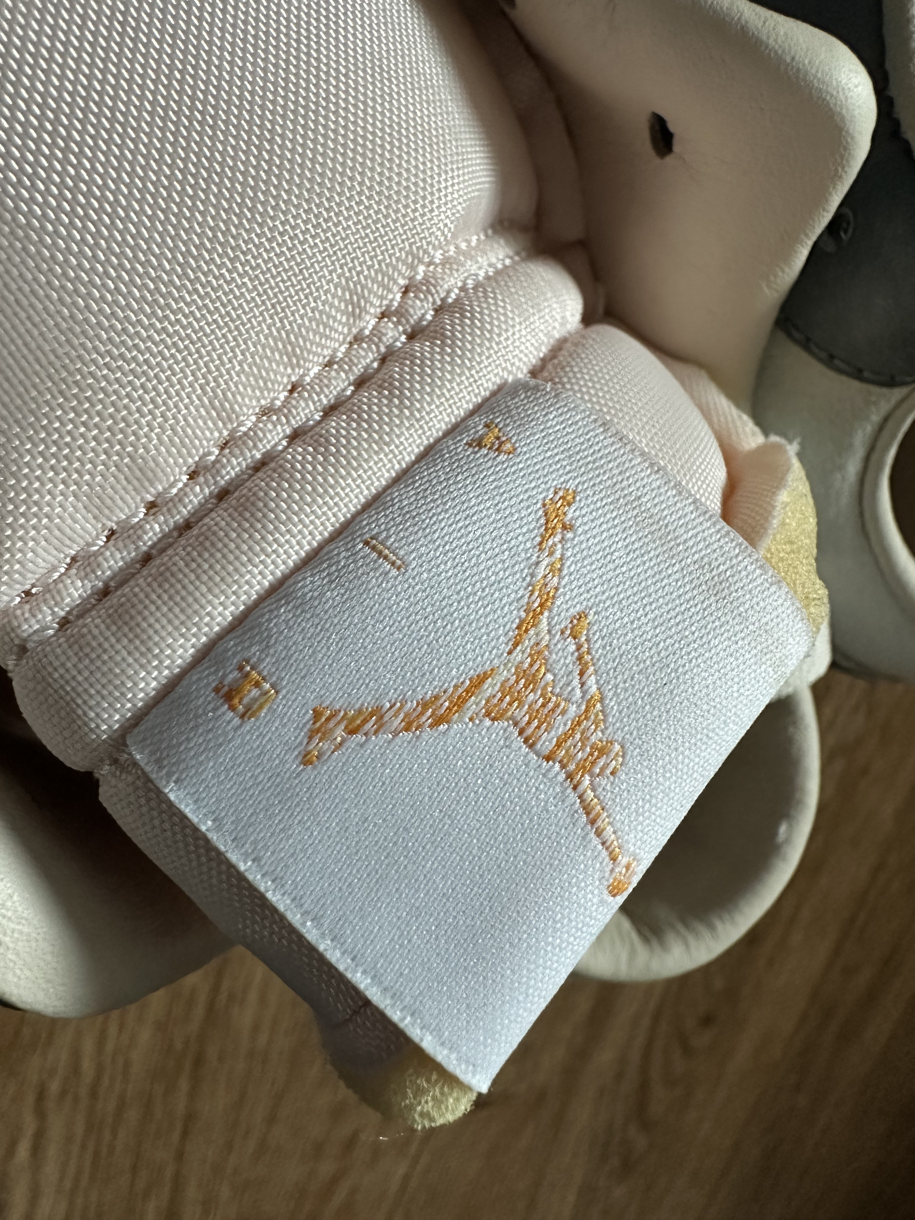 Jordan 1 Low SE Tokyo 96 착용 스타일 - 4