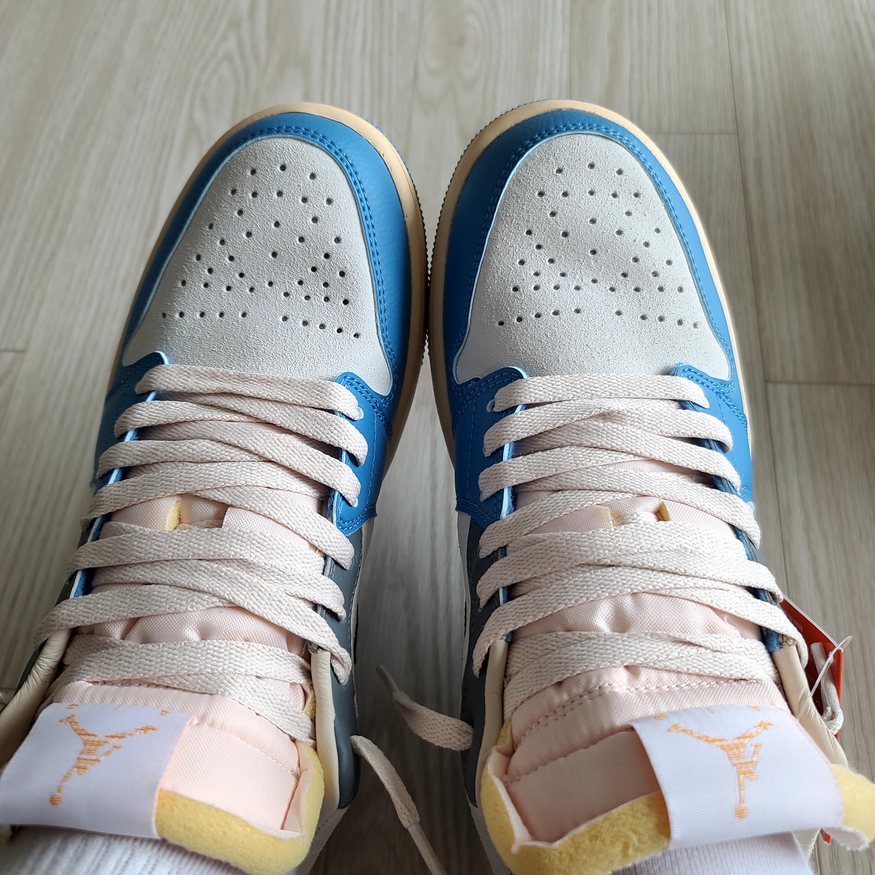Jordan 1 Low SE Tokyo 96 착용 스타일 - 2