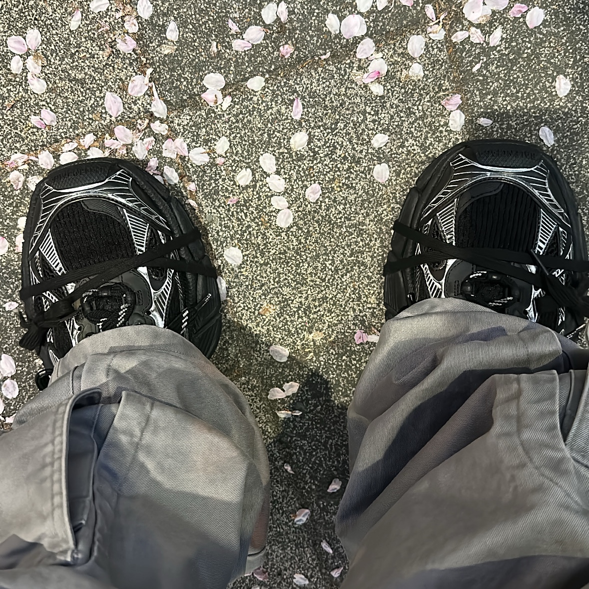 Balenciaga 3XL Sneakers Black White 착용 스타일