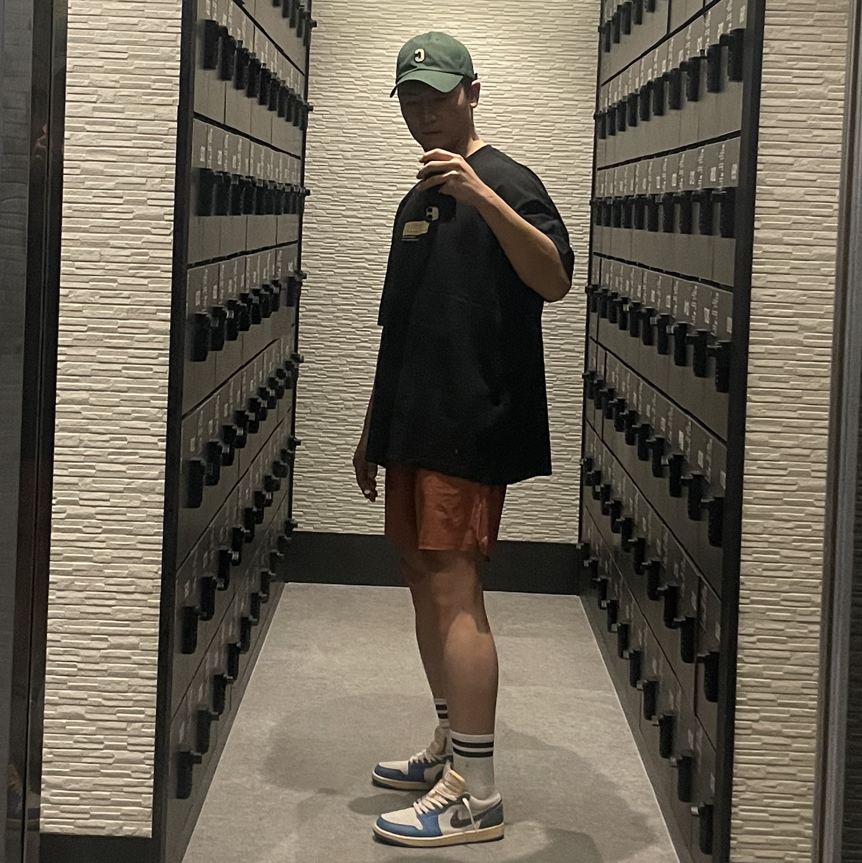 Jordan 1 Low SE Tokyo 96 착용 스타일 - 4