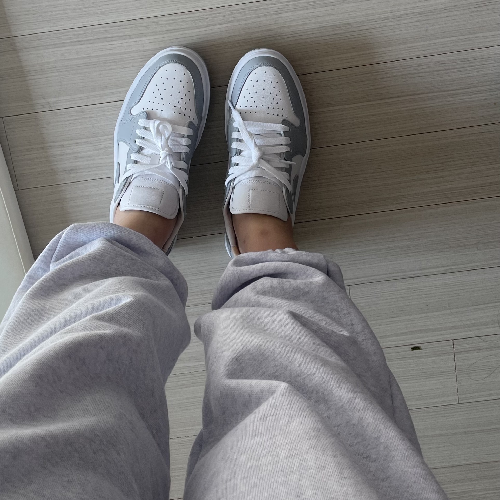 (W) Jordan 1 Elevate Low White and Wolf Grey 착용 스타일