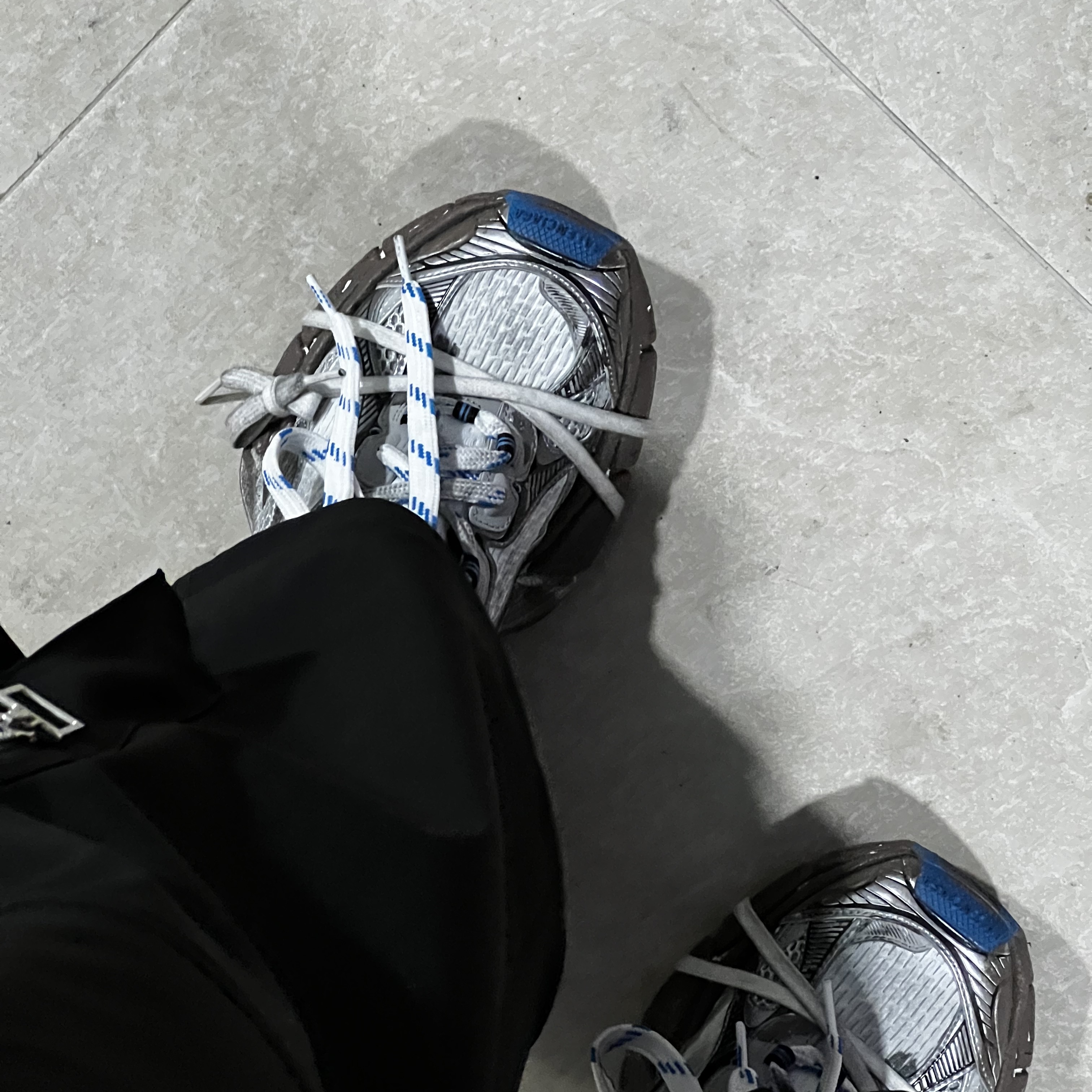 Balenciaga 3XL Sneakers Worn Out Grey White Blue 착용 스타일 - 2