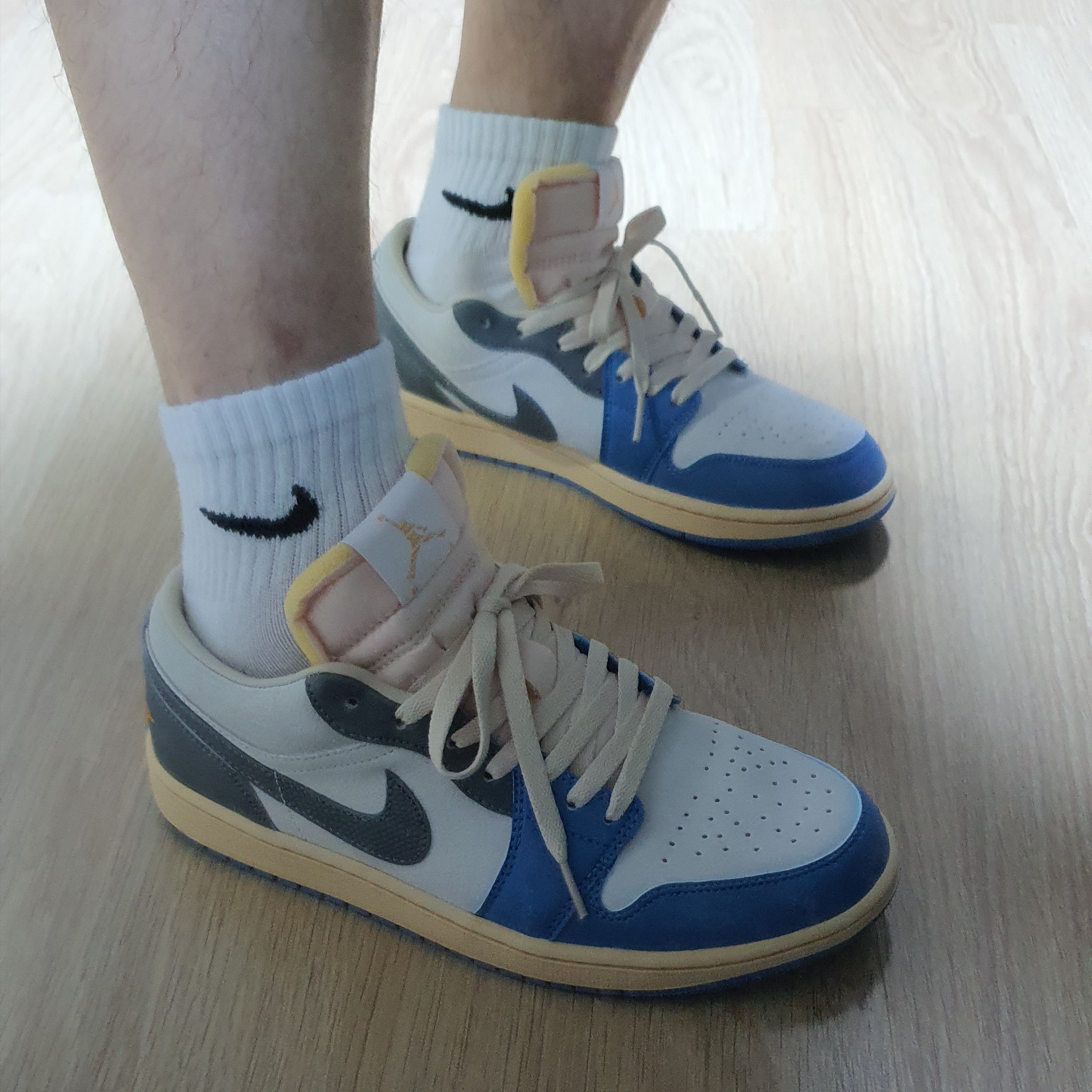 Jordan 1 Low SE Tokyo 96 착용 스타일 - 4